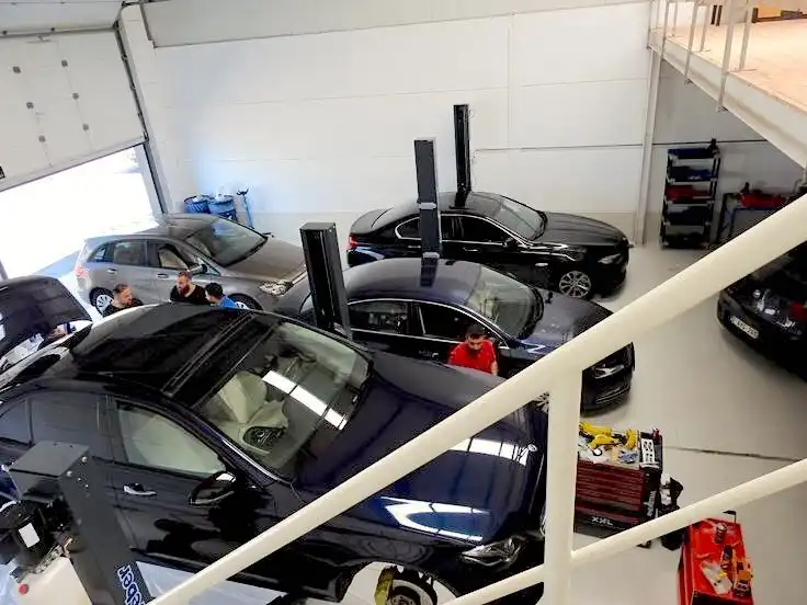 Instapklare KMO-unit (190m²) met tussenverdieping (60m²) en 2 voorbehouden parkeerplaatsen te koop in Middelkerke foto 5