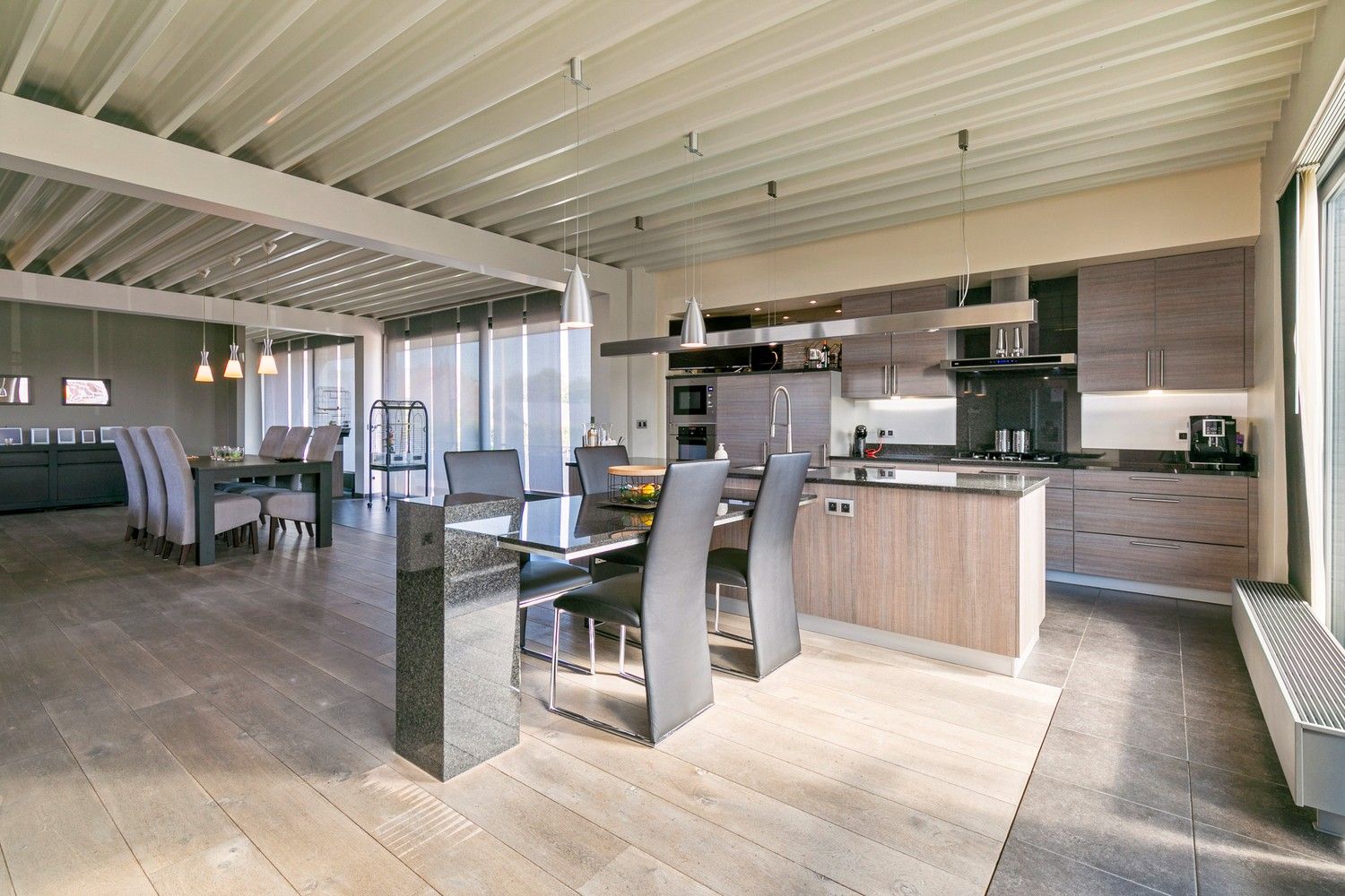 Handelsruimte met luxe duplex-appartement en verhuurde loodsen op het industrieterrein in Lanaken foto 30