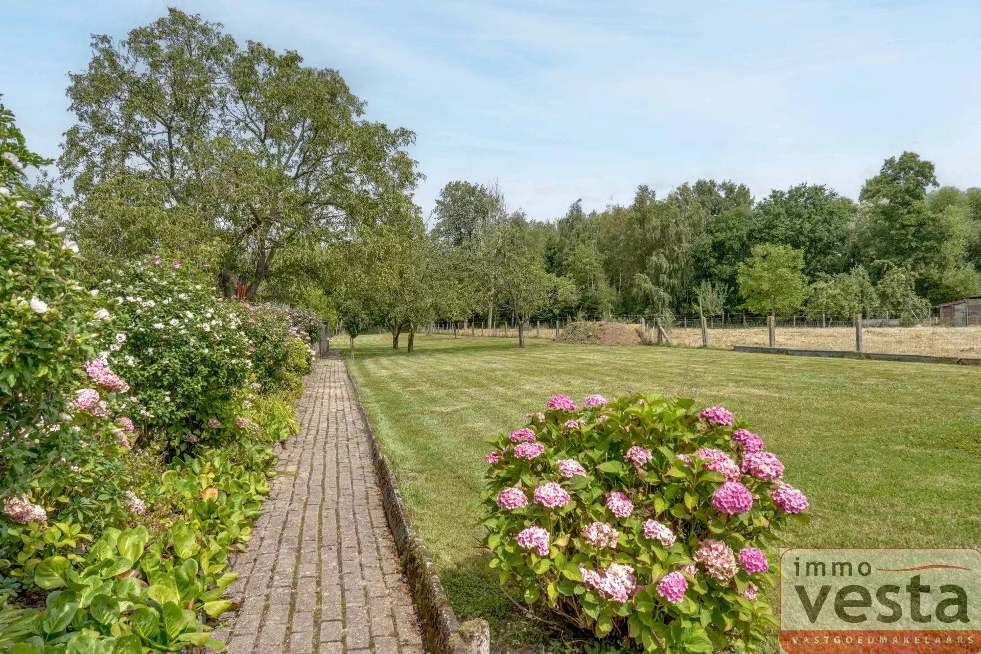 Ruime, landelijk gelegen woning op goede locatie foto 26