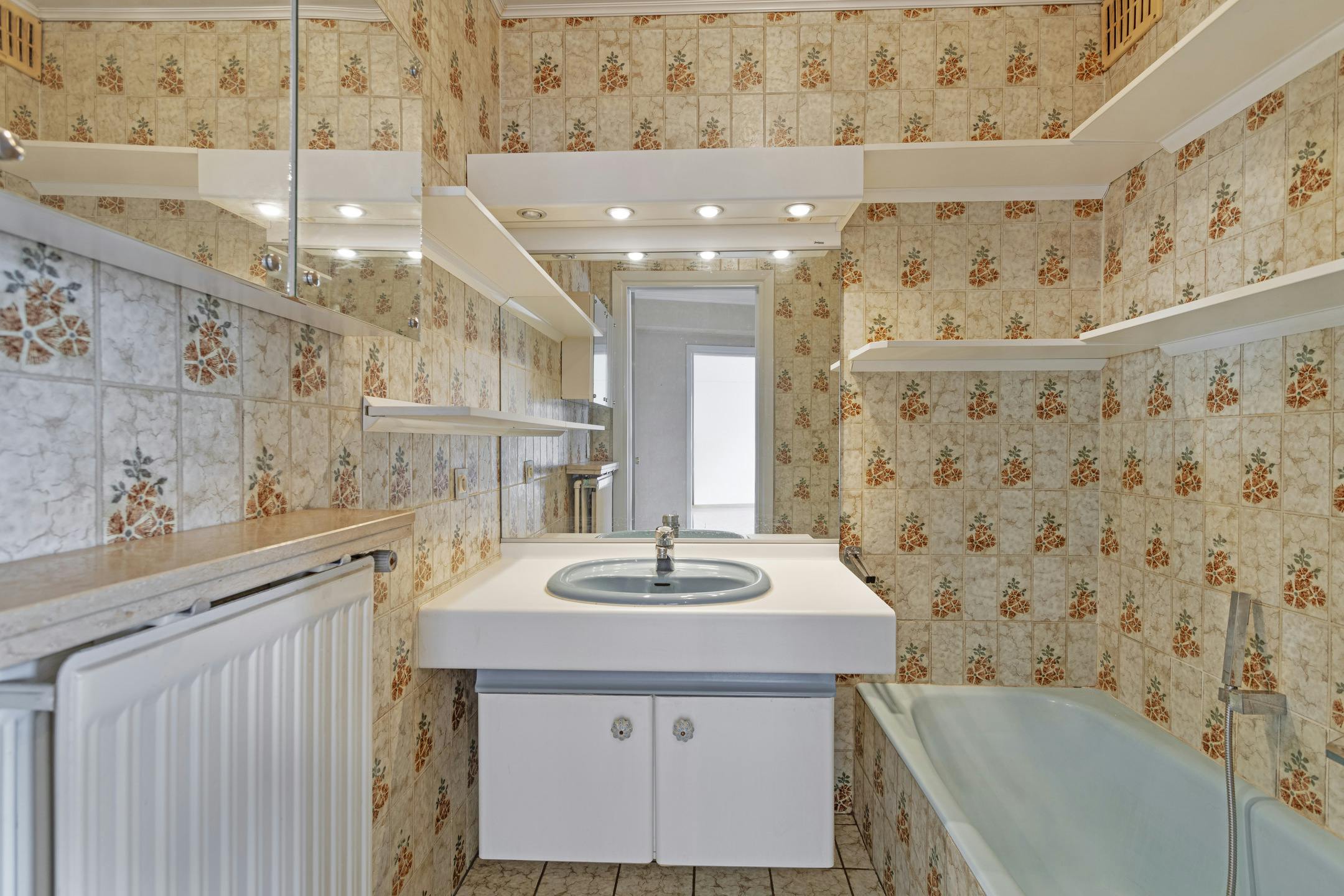 Instapklaar appartement met 2 slaapkamers te Roeselare. foto 11