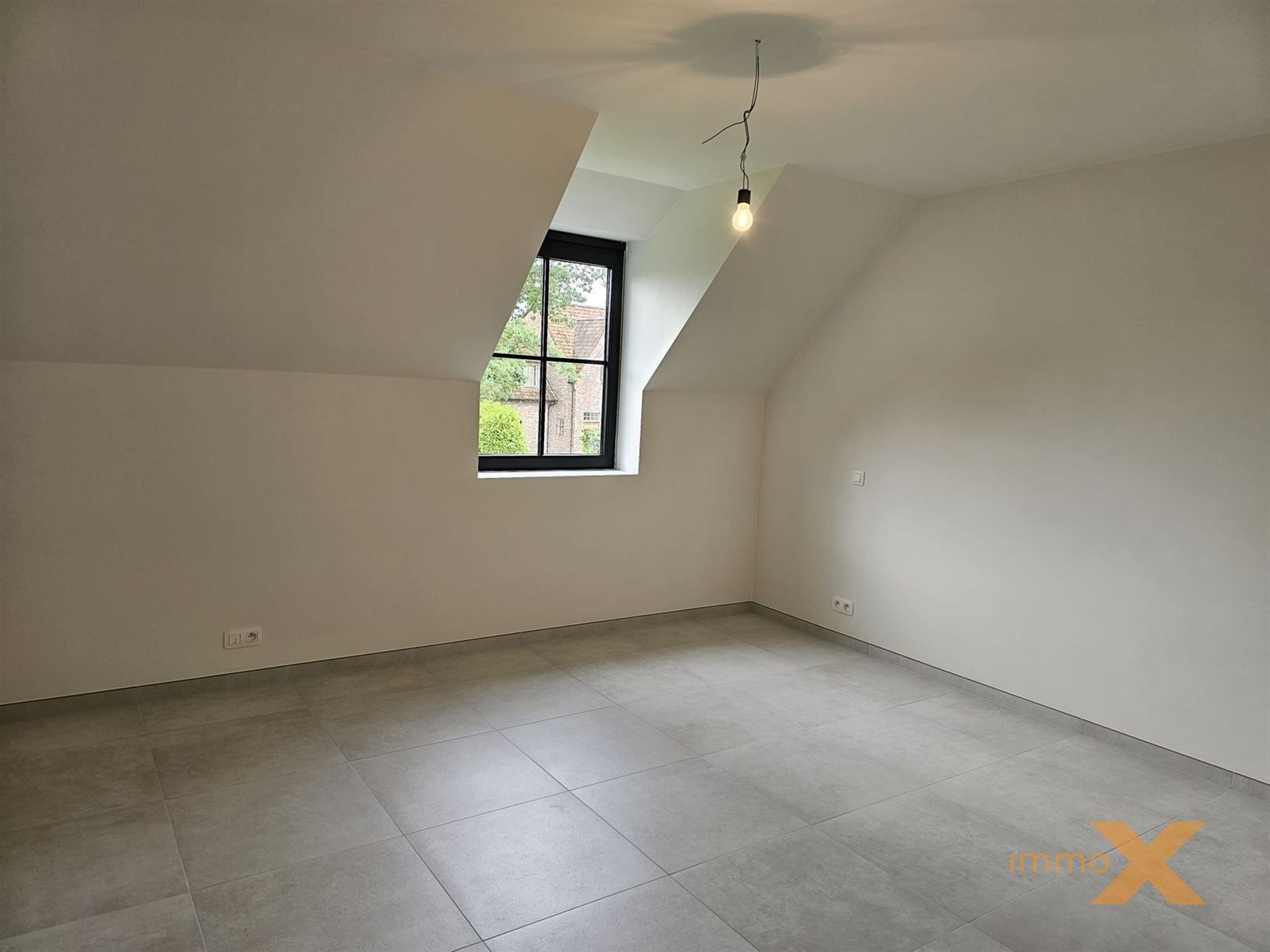 PRACHTIG AFGEWERKTE NIEUWBOUWWONING foto 24