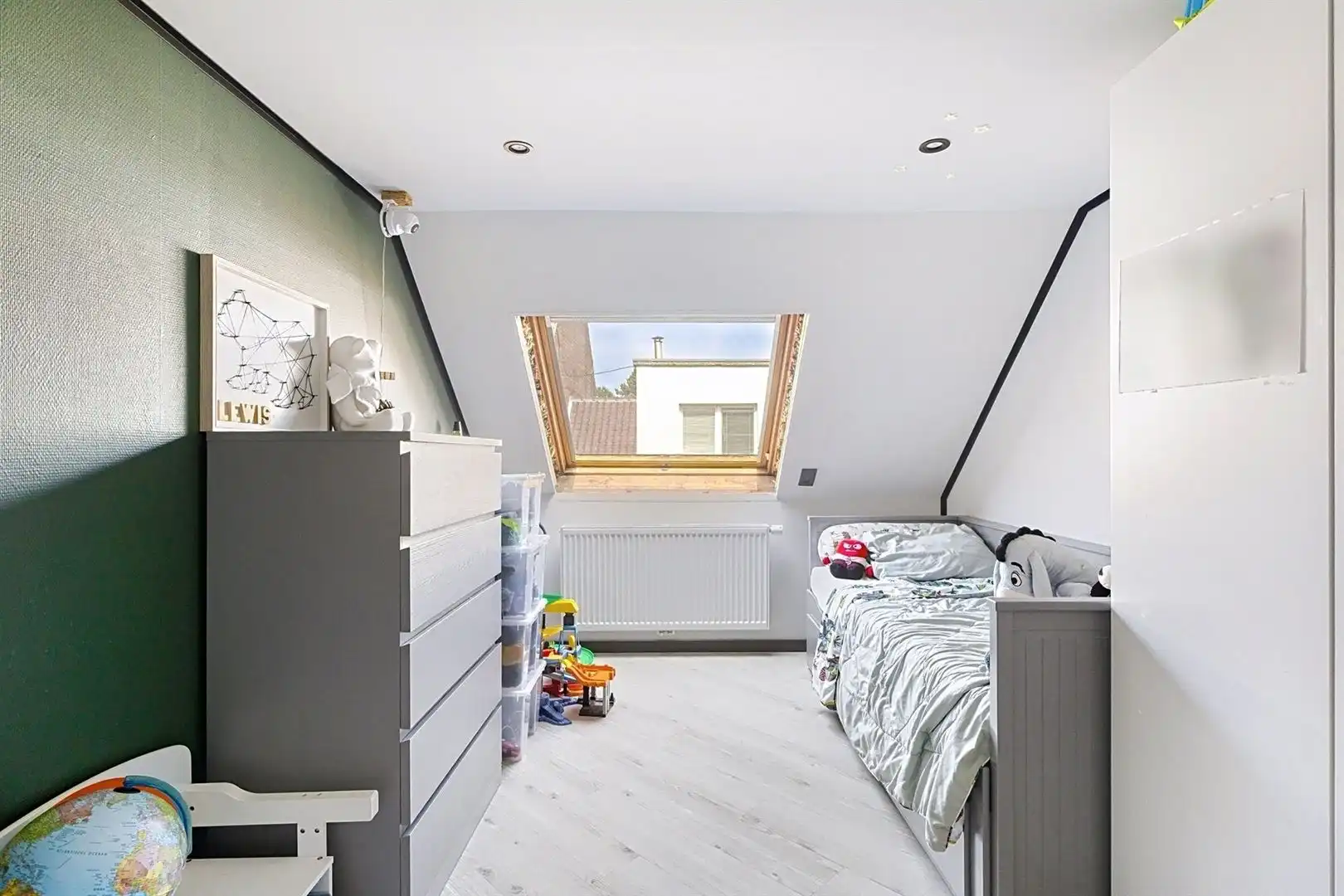 HOB met 3 slaapkamers, veel ruimte en licht, een dieplopende tuin en veel potentieel foto 19