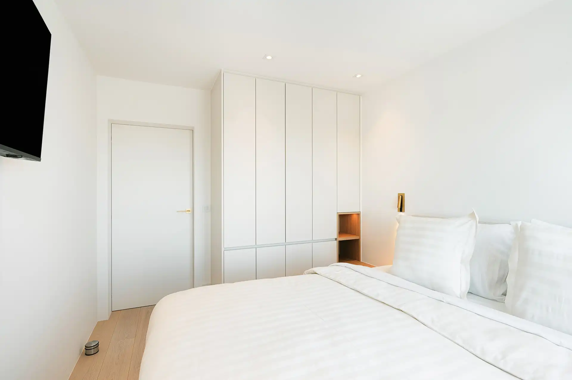 Prachtig gerenoveerd penthouse met panoramische zichten en zonnige ruime terrassen gelegen op de Zeedijk te Duinbergen foto 21