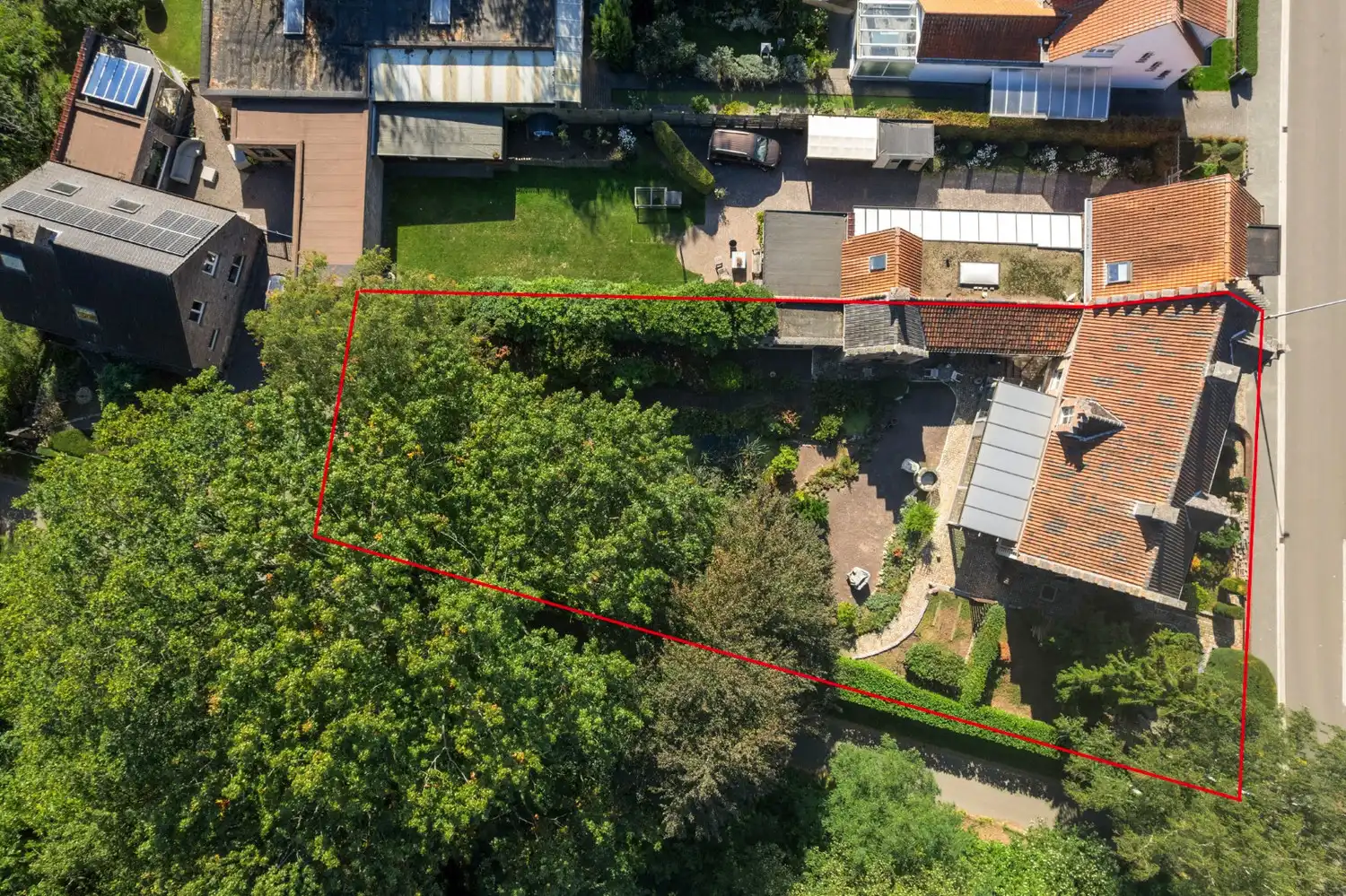 UITZONDERLIJK LANDHUIS OP PERCEEL VAN 1.194 m²! foto 2