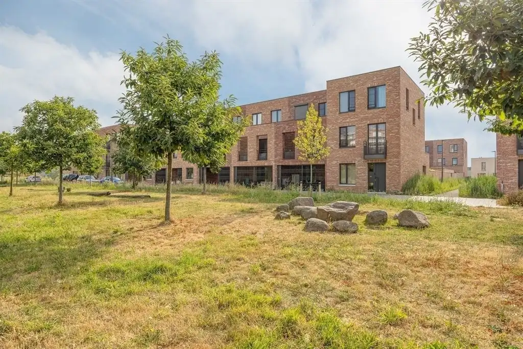 Nieuwbouwwoning onder registratie op toplocatie foto 32