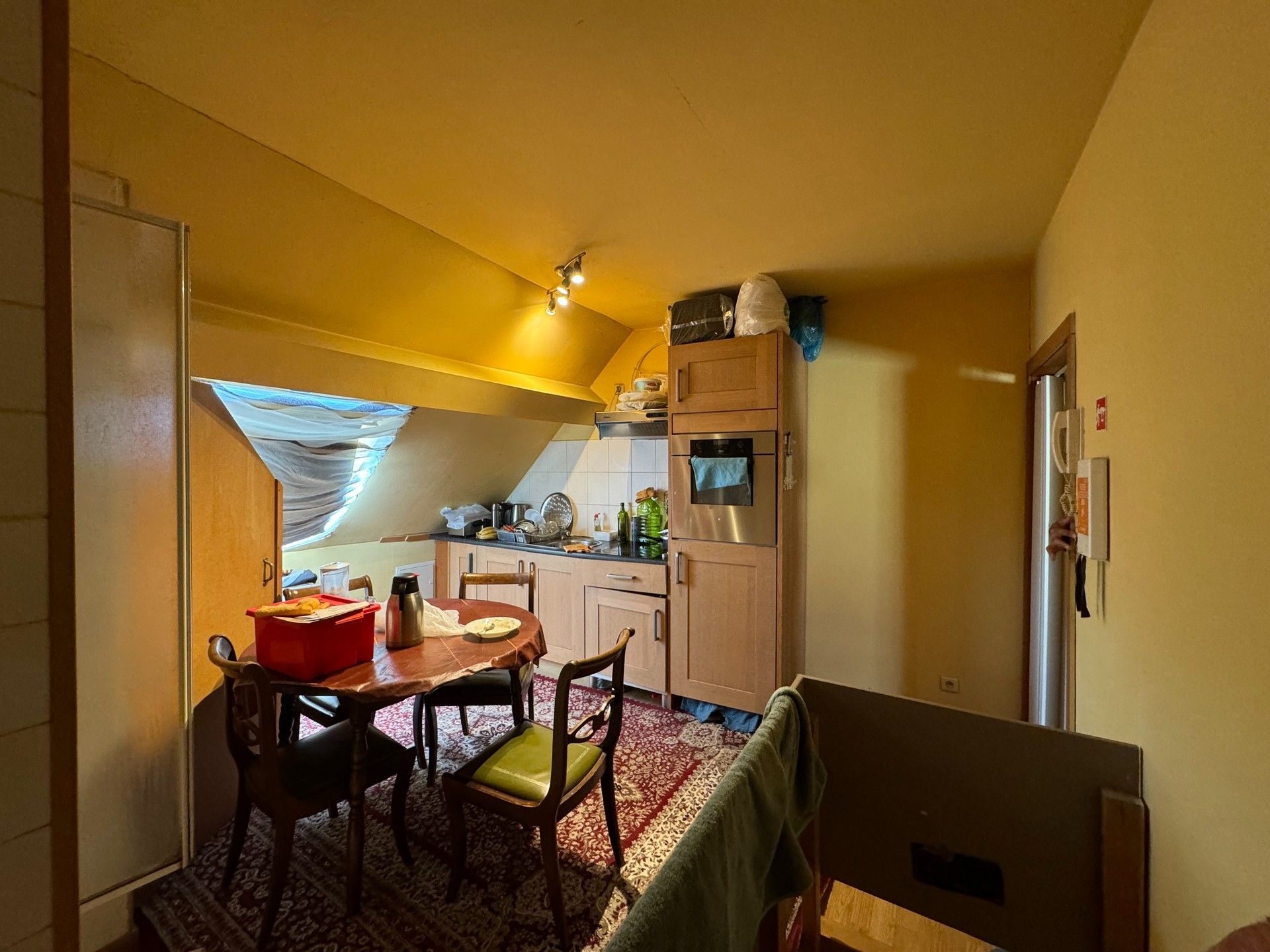 OPBRENGSTEIGENDOM MET 4 KAMERS EN 1 STUDIO foto 13