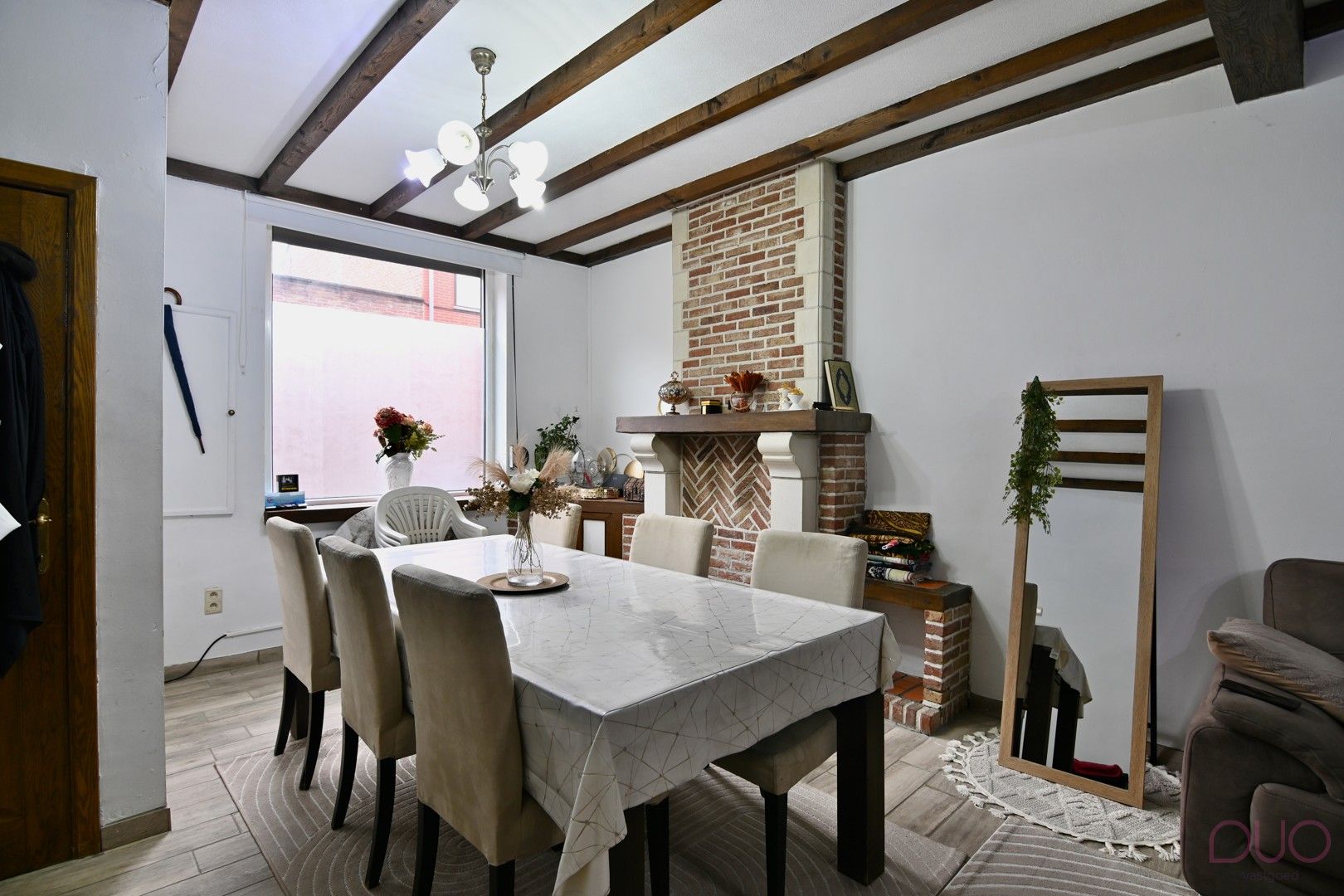 Licht op te frissen woning in hartje Sint-Truiden met 3 slaapkamers en 12x zonnepanelen foto 5