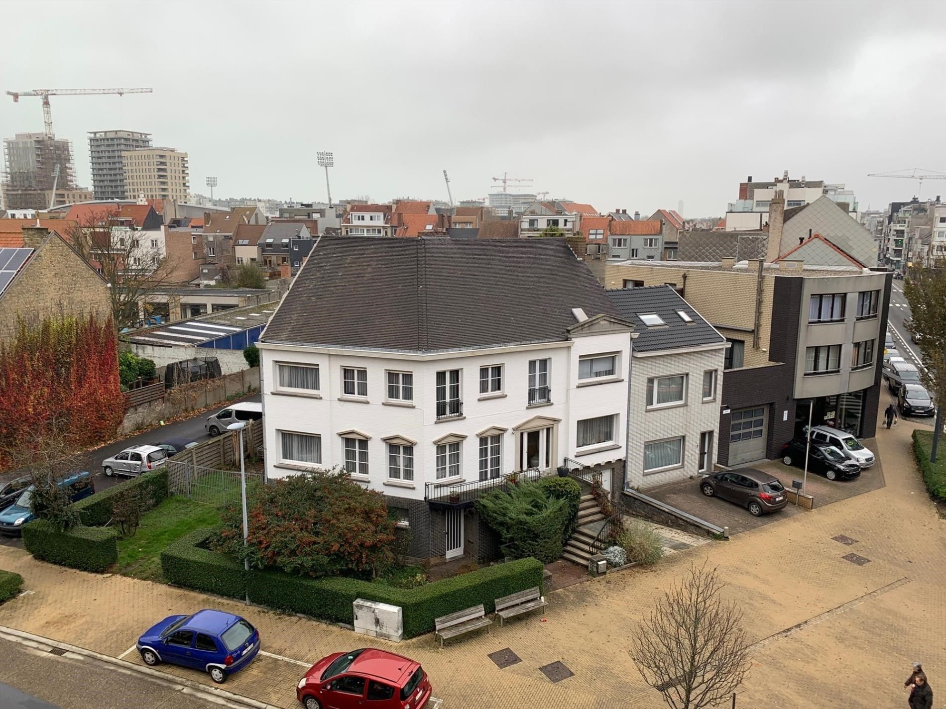 Ongemeubeld tweeslaapkamerappartement met prachtig zicht vanop groot terras foto 14