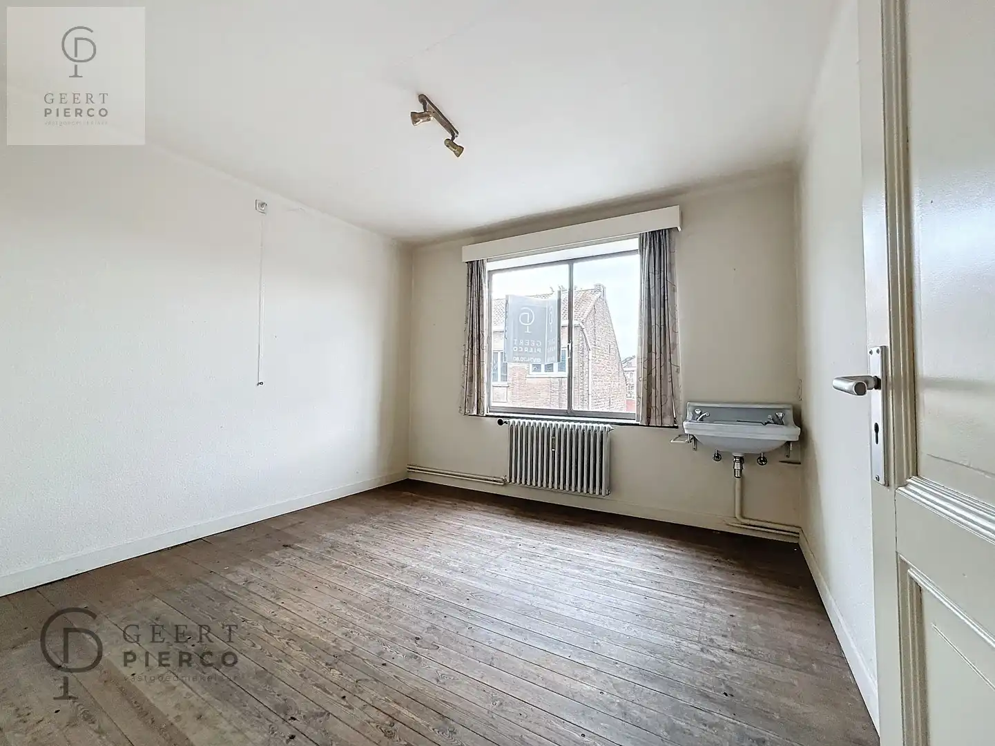 Ruim handelspand met ruim appartement foto 19