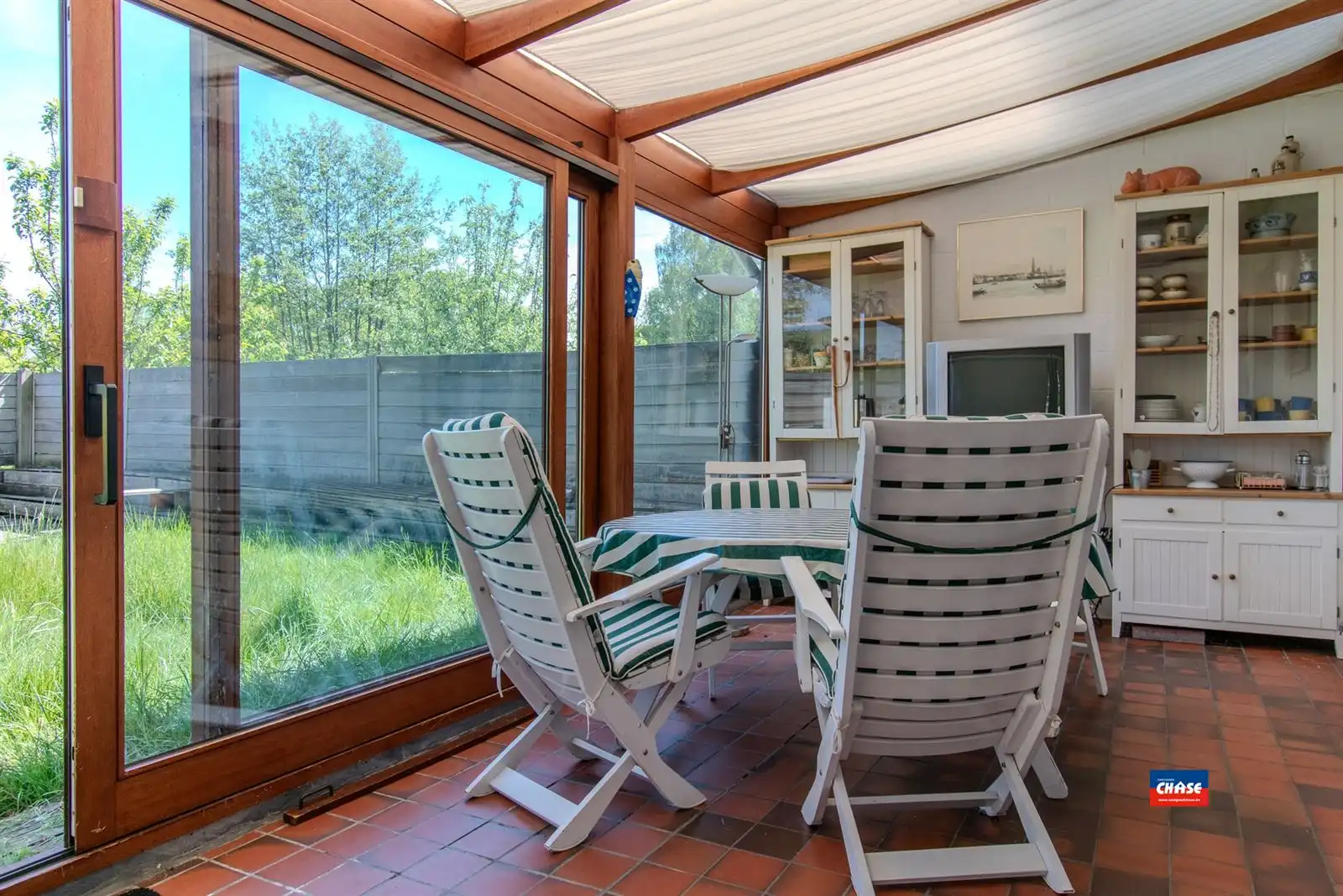 HOB met drie slaapkamers, garage en tuin foto 11