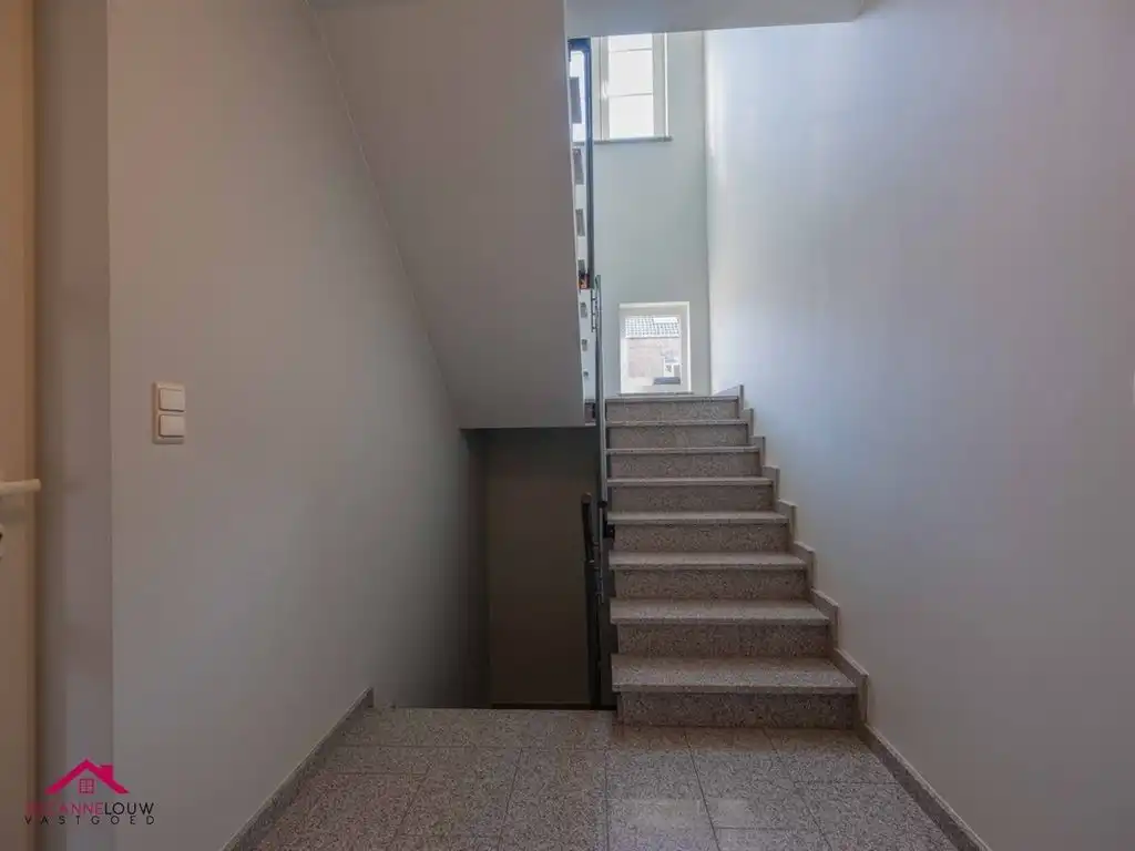 Meergezinswoning in gesloten bebouwing foto 27