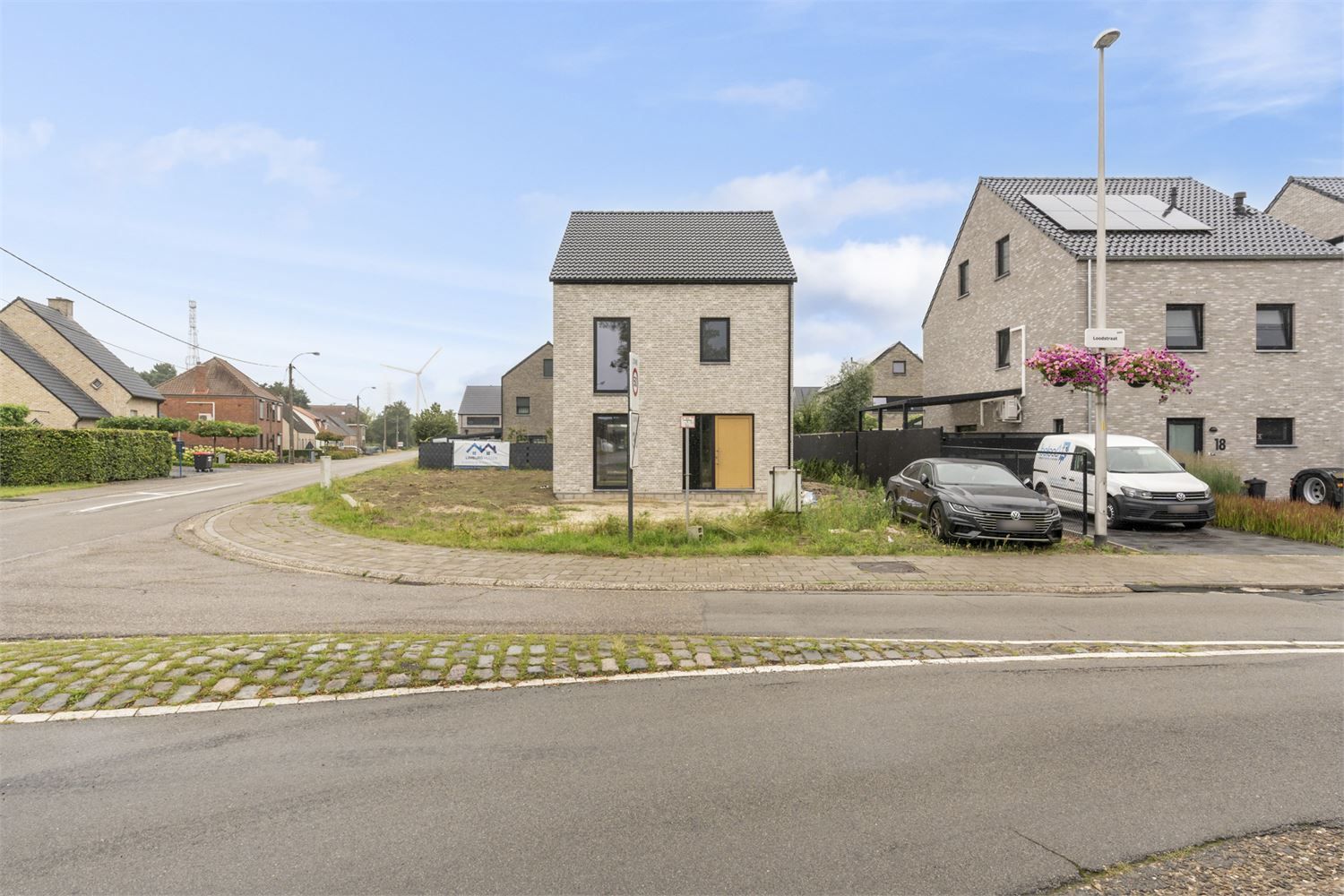 IDEALIS VASTGOED - ROYALE CASCO-WONING MET EEN HEERLIJK LICHTRIJKE WOONKAMER MET OPEN KEUKEN EN AANSLUITEND DE BERGPLAATS, 3 SLAAPKAMERS (MEER MOGELIJK), EEN RUIME BADKAMER EN RUIME 2DE VERDIEPING OP KNAP HOEKPERCEEL VAN +- 5A 54CA! foto 6