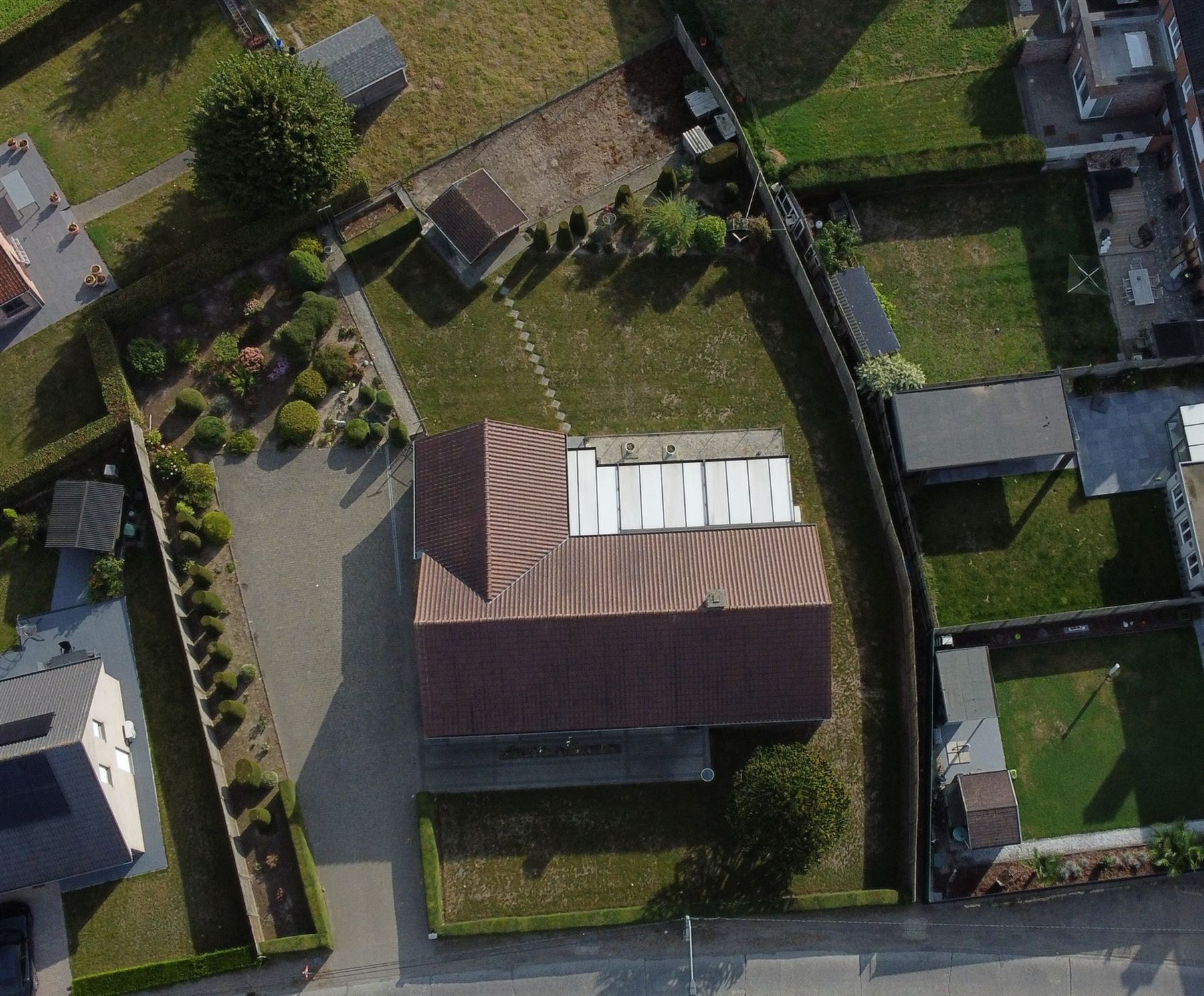 Ruime woning met drie slaapkamer en grote veranda foto 16
