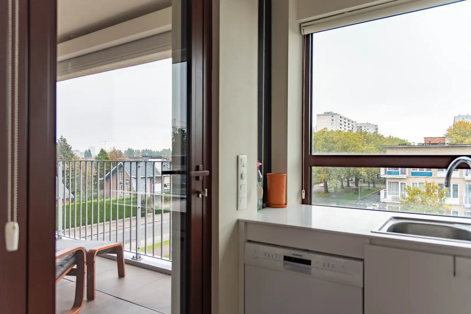 Gemeubeld 2-slaapkamerhoekappartement met groot terra foto 10