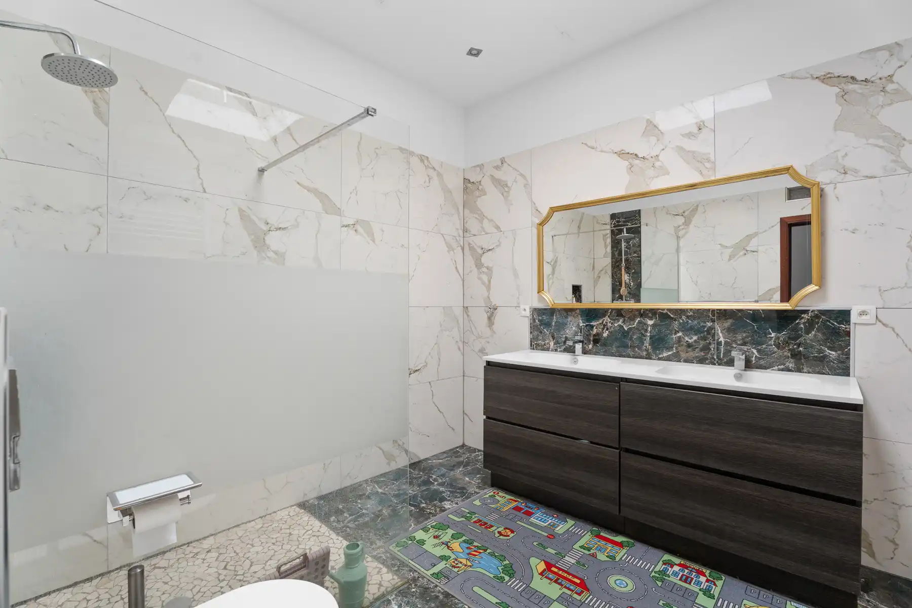 Ruime gezinswoning in hartje Sint-Niklaas foto 9