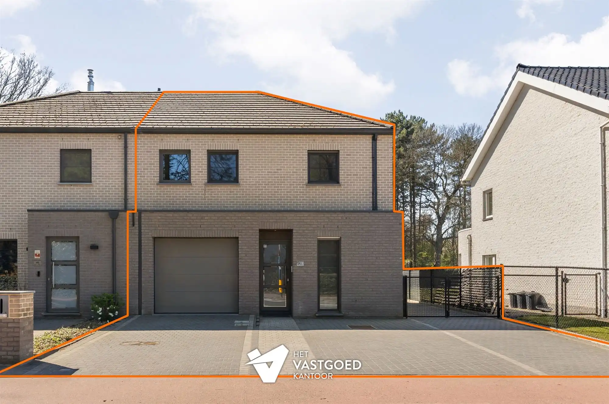 PERFECT ONDERHOUDEN GEZINSWONING MET 3 SLAAPKAMERS OP 7A27CA IN HET RUSTIGE KORSPEL foto {{pictureIndex}}