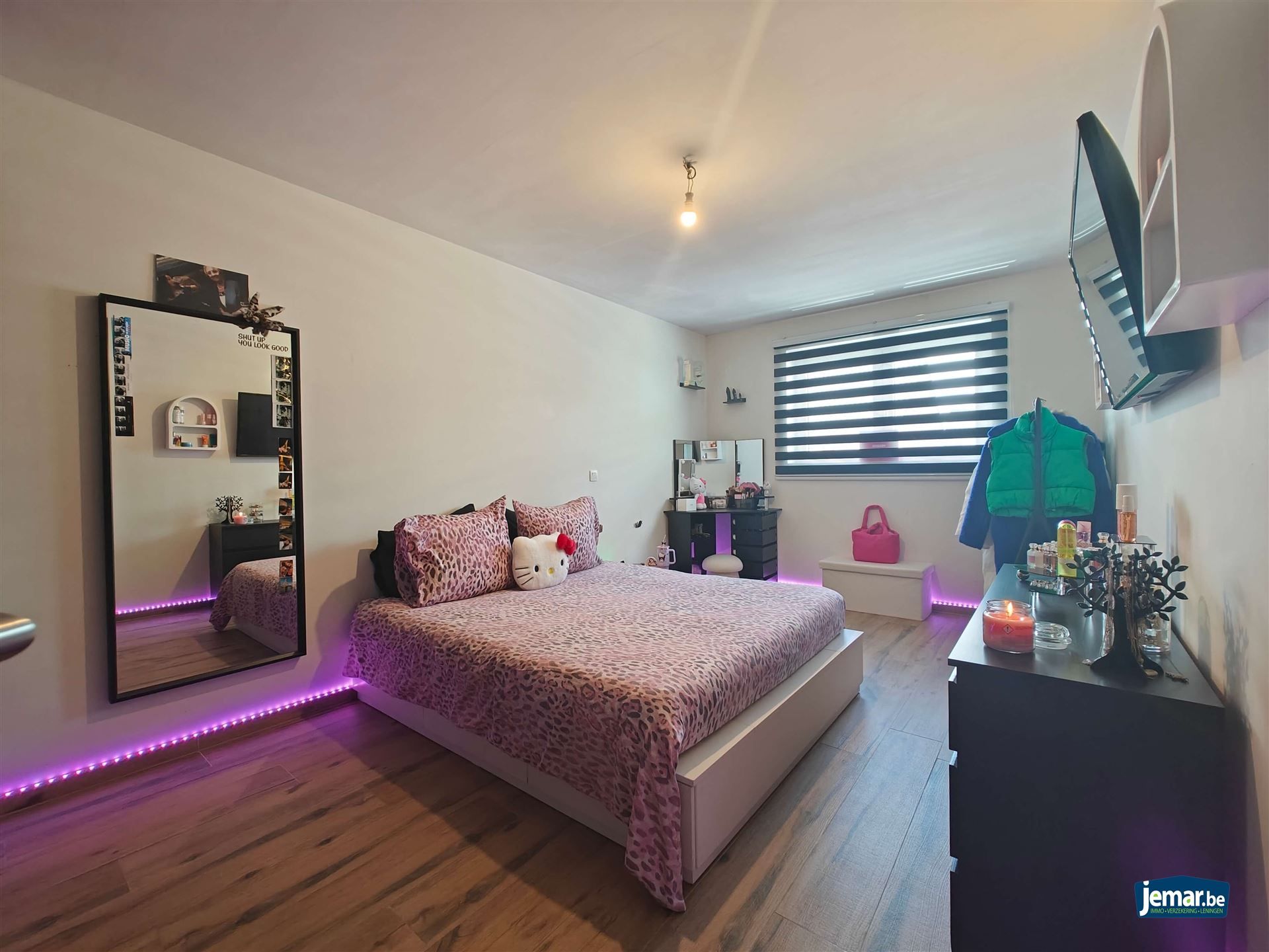 Woning met 5 slaapkamers, 2 badkamers en een grote garage foto 15