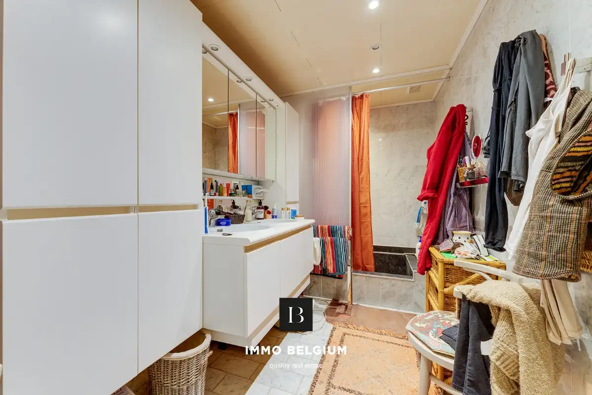 Ruim appartement met inpandige garagebox foto 8