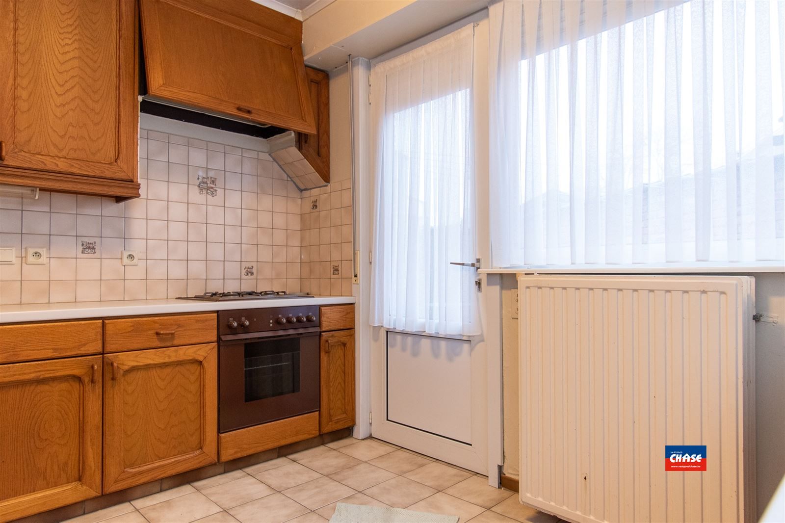 Halfopen woning met 3 slaapkamers, tuin, garage en oprit foto 8