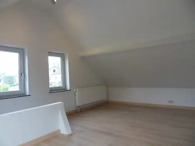 Rustig gelegen BUNGALOW, 2 slaapkamers / bureel, garage en tuin op 4 are 66 ca foto 20