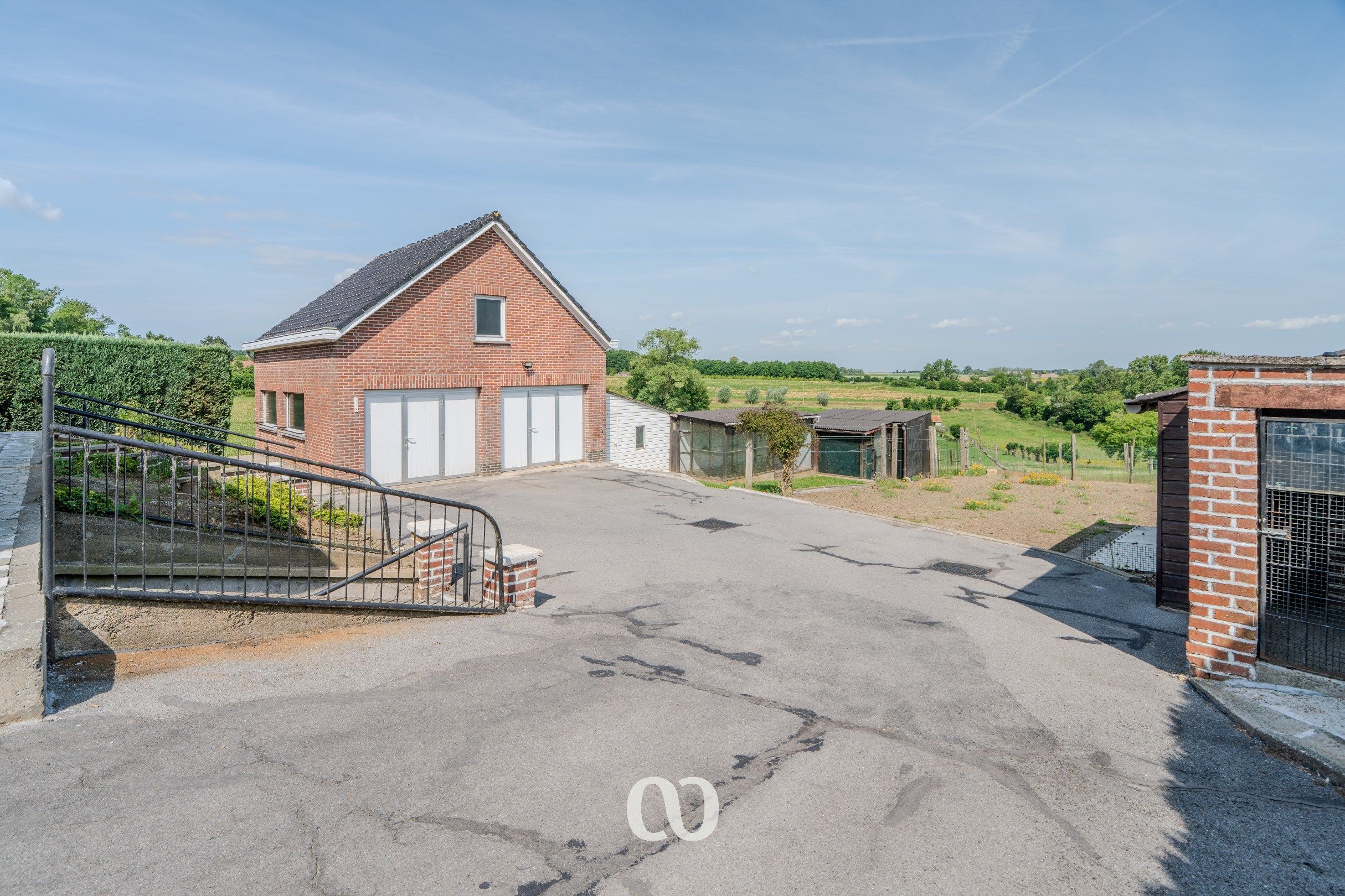 Prachtig gelegen villa met uniek zicht foto 16