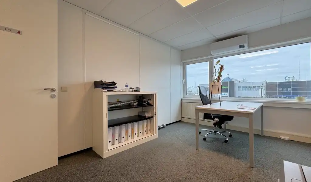 Instapklaar kantoor te huur nabij E313/E34 te Wommelgem foto 12