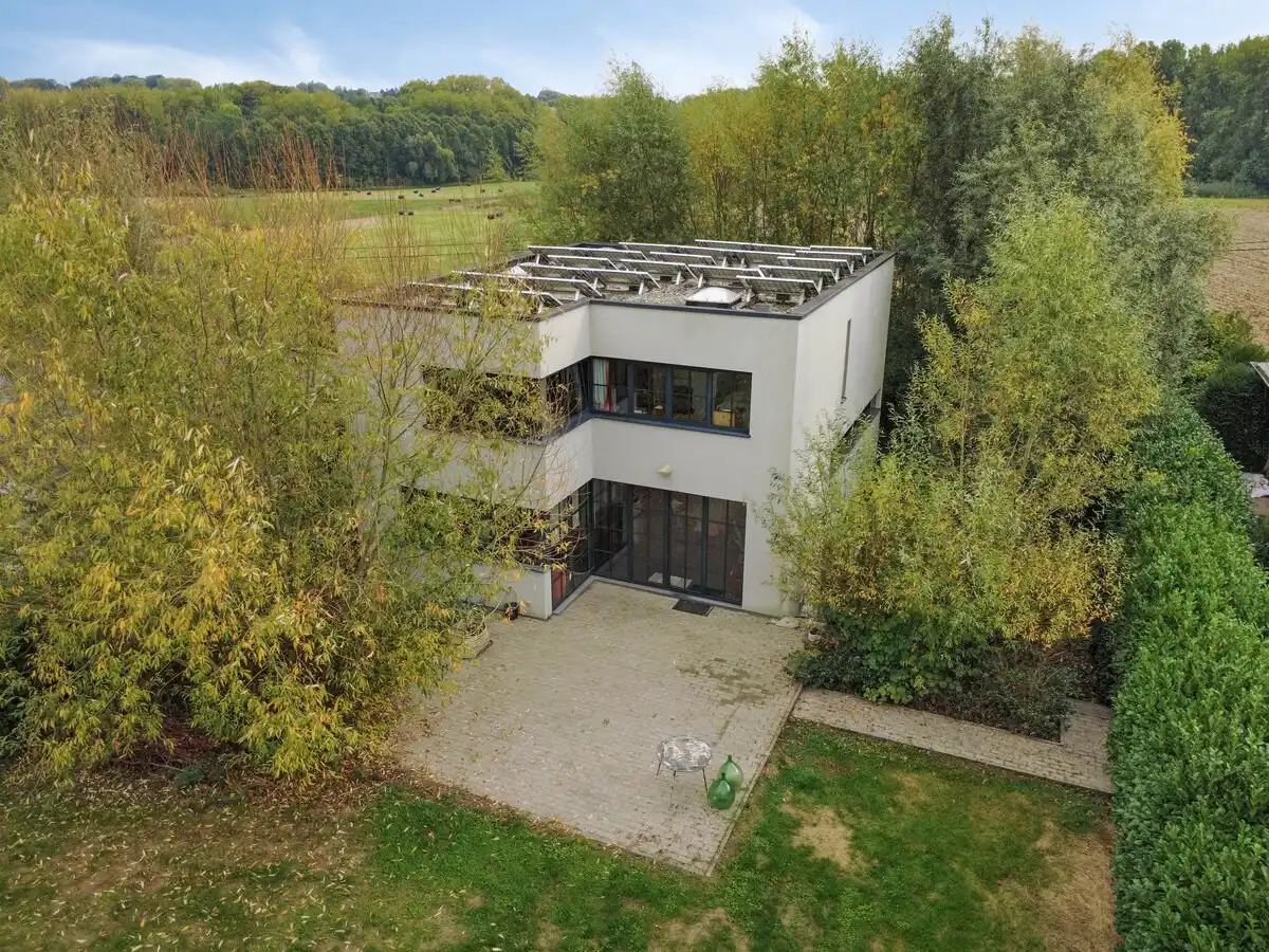 Energiezuinige, moderne villa op een perceel van net geen 24 are foto 16