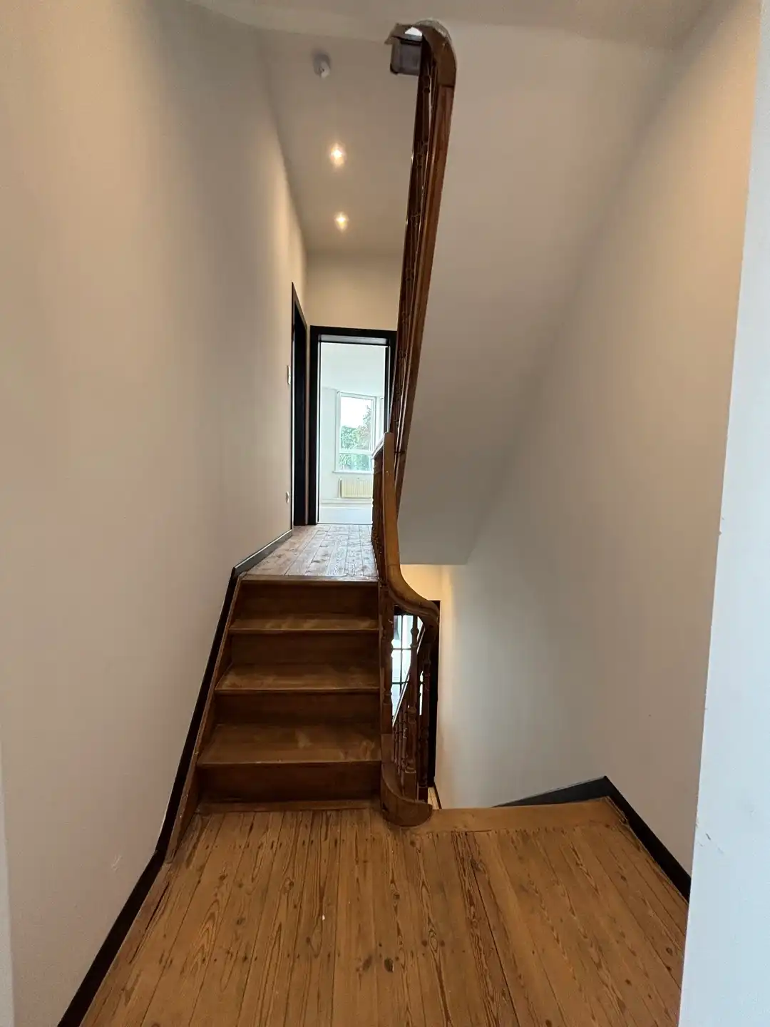 Ruime halfopen bebouwing met 4 slaapkamers en tuin foto 19
