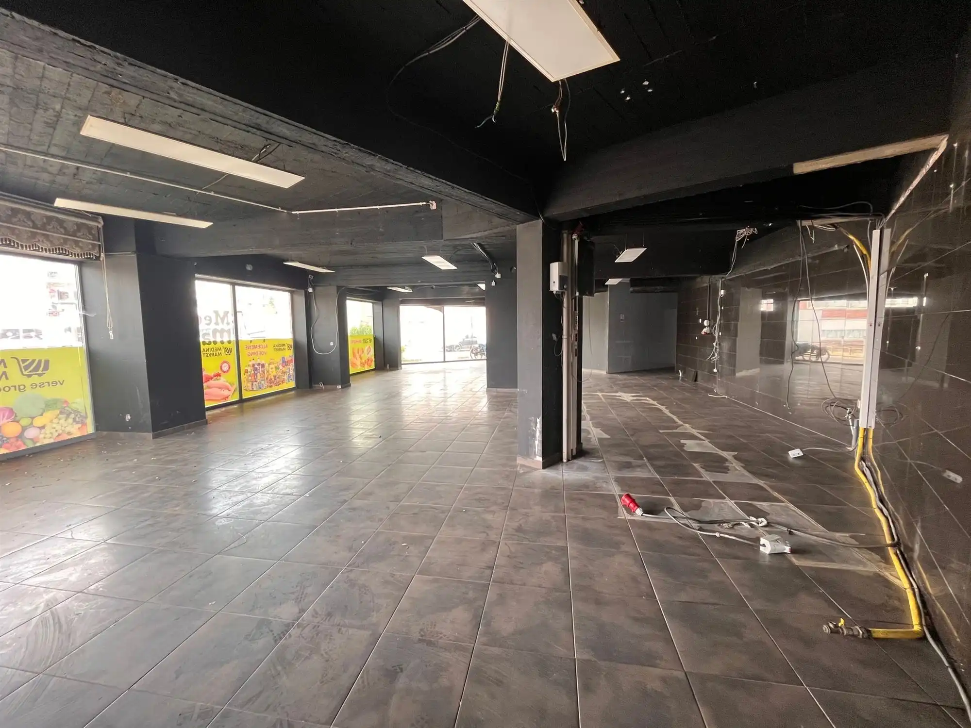 Handelspand van 347 m² met uitstekende zichtbaarheid foto 2