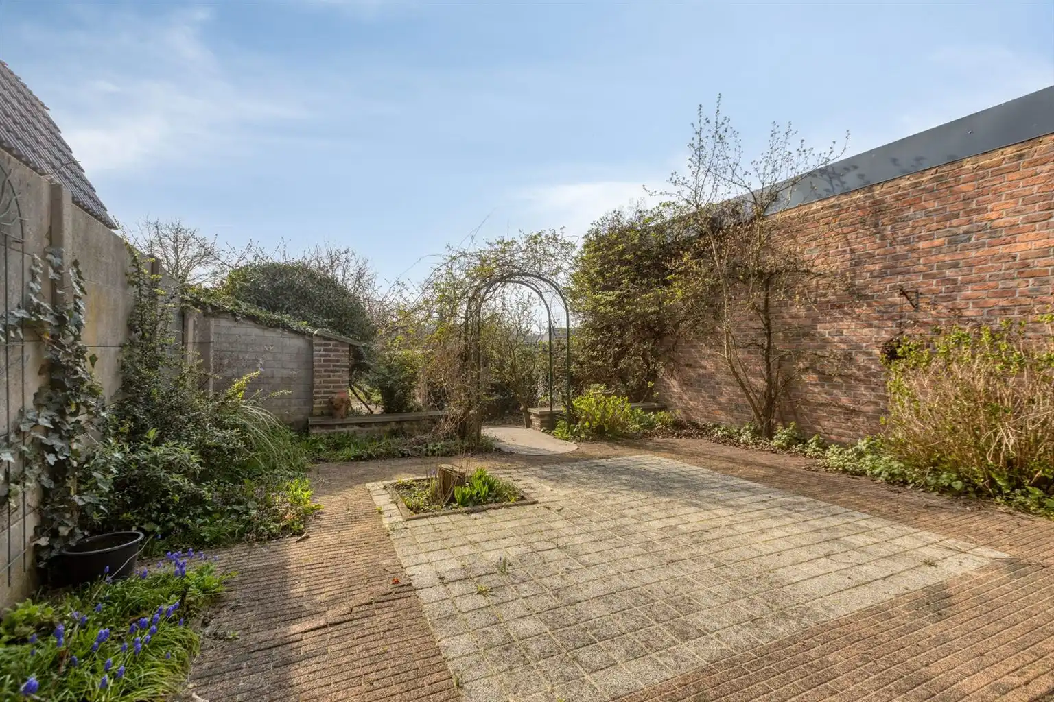 Charmante halfopen bebouwing met 3 slaapkamers, omheinde tuin en zonnepanelen, gunstig gelegen nabij het centrum van Maaseik. foto 26