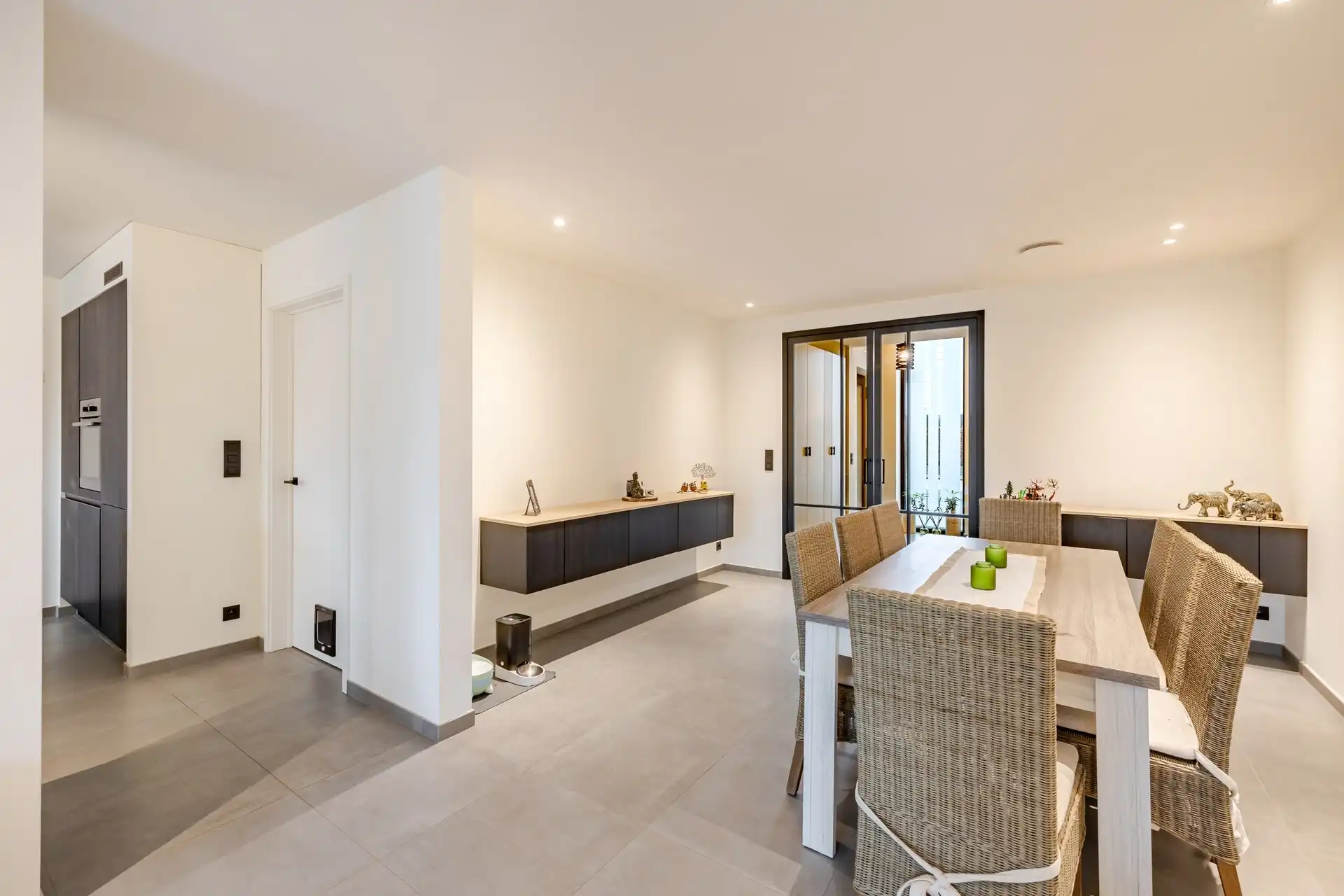 Ruime energiezuinige woning (2022) met 5 slaapkamers en zonnige tuin foto 4