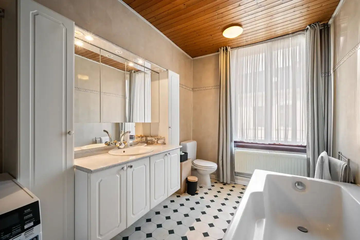 Ruime woning met 3 slpks, 2 badks en tuin foto 8