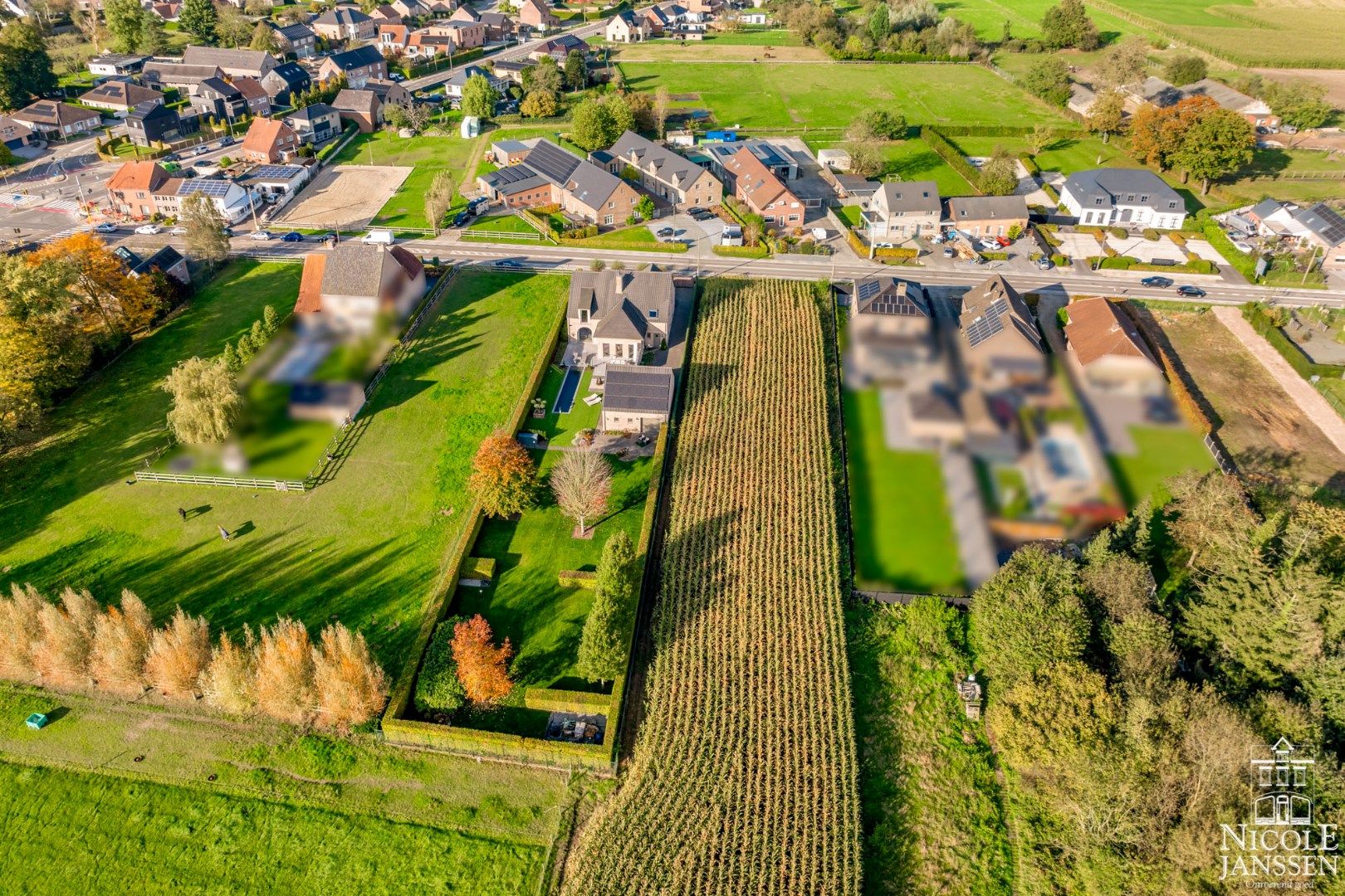 Instapklaar landhuis met vier slaapkamers, zwembad en vrijstaand bijgebouw foto 2