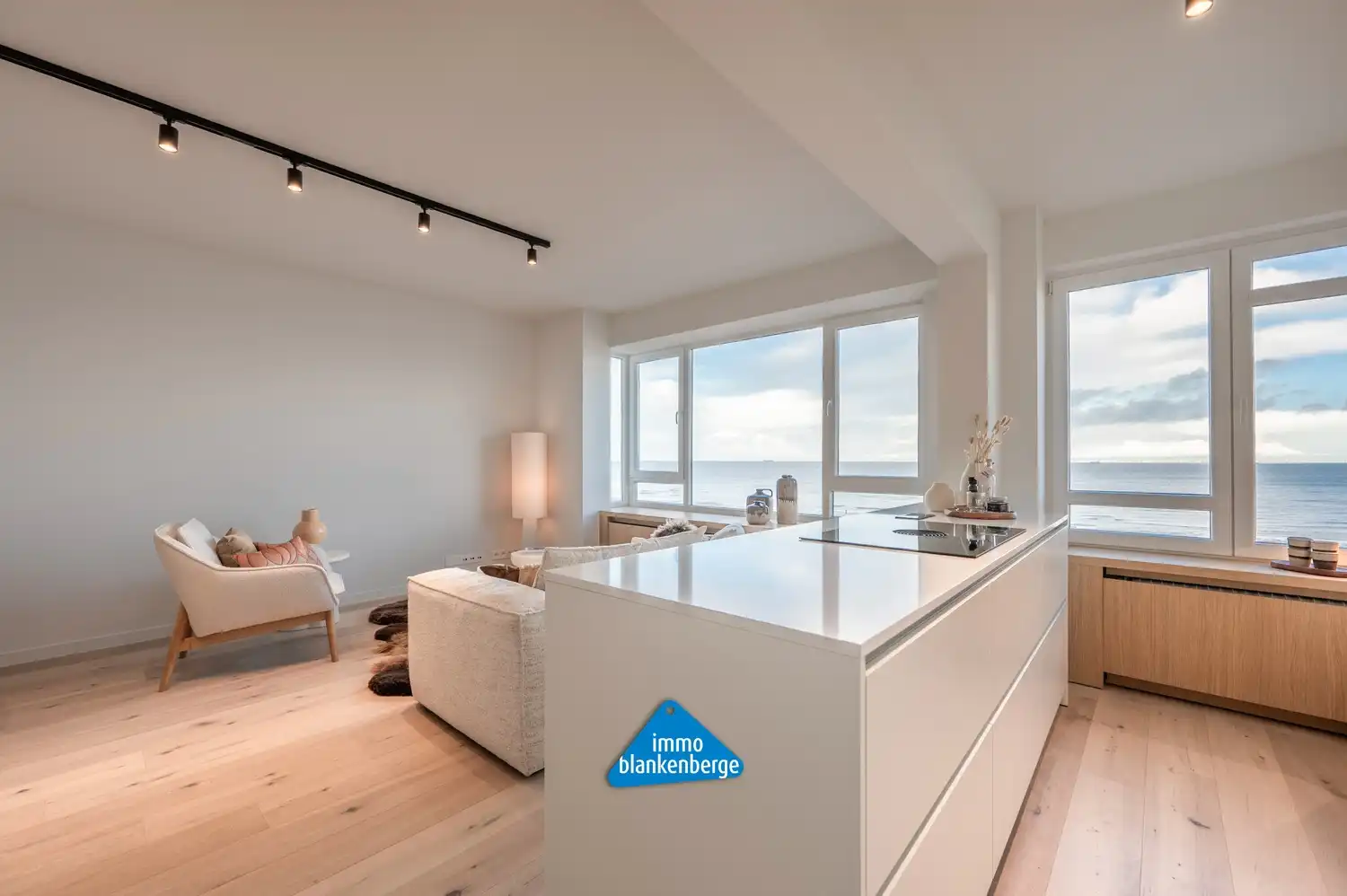 Luxueus appartement met 3 slaapkamers op de Zeedijk in Blankenberge met adembenemend zeezicht foto 8