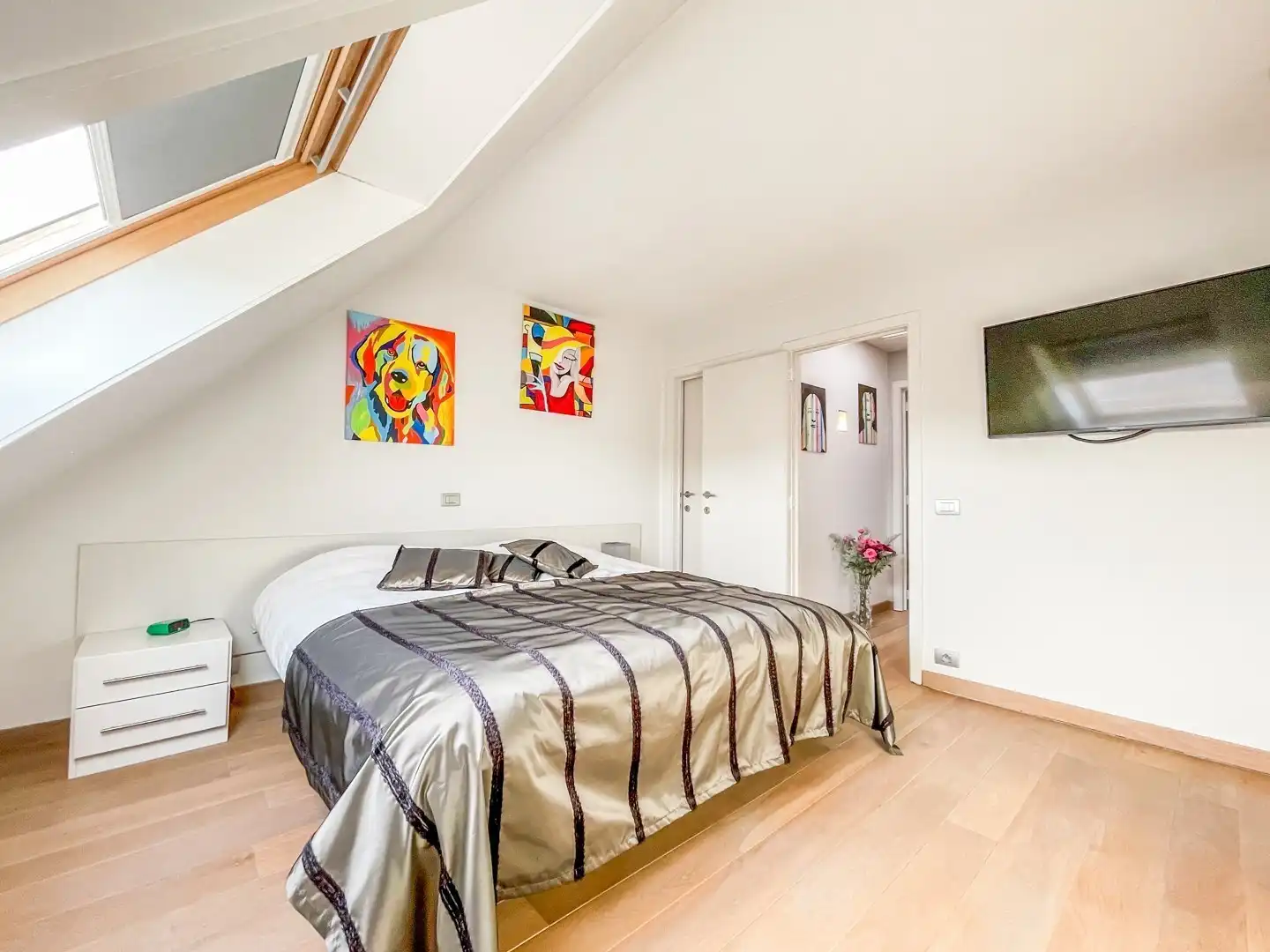 Gemeubeld duplex dakapp. met circa 16 m² terras gelegen in de P. Parmentierlaan op wandelafstand van het Rubensplein en de Zeedijk. foto 13