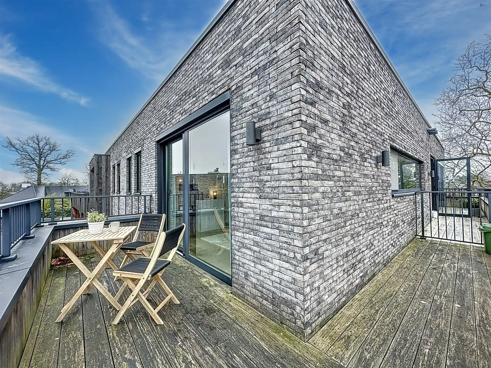 Moderne assistentiewoning met ondergrondse autostaanplaats foto 8