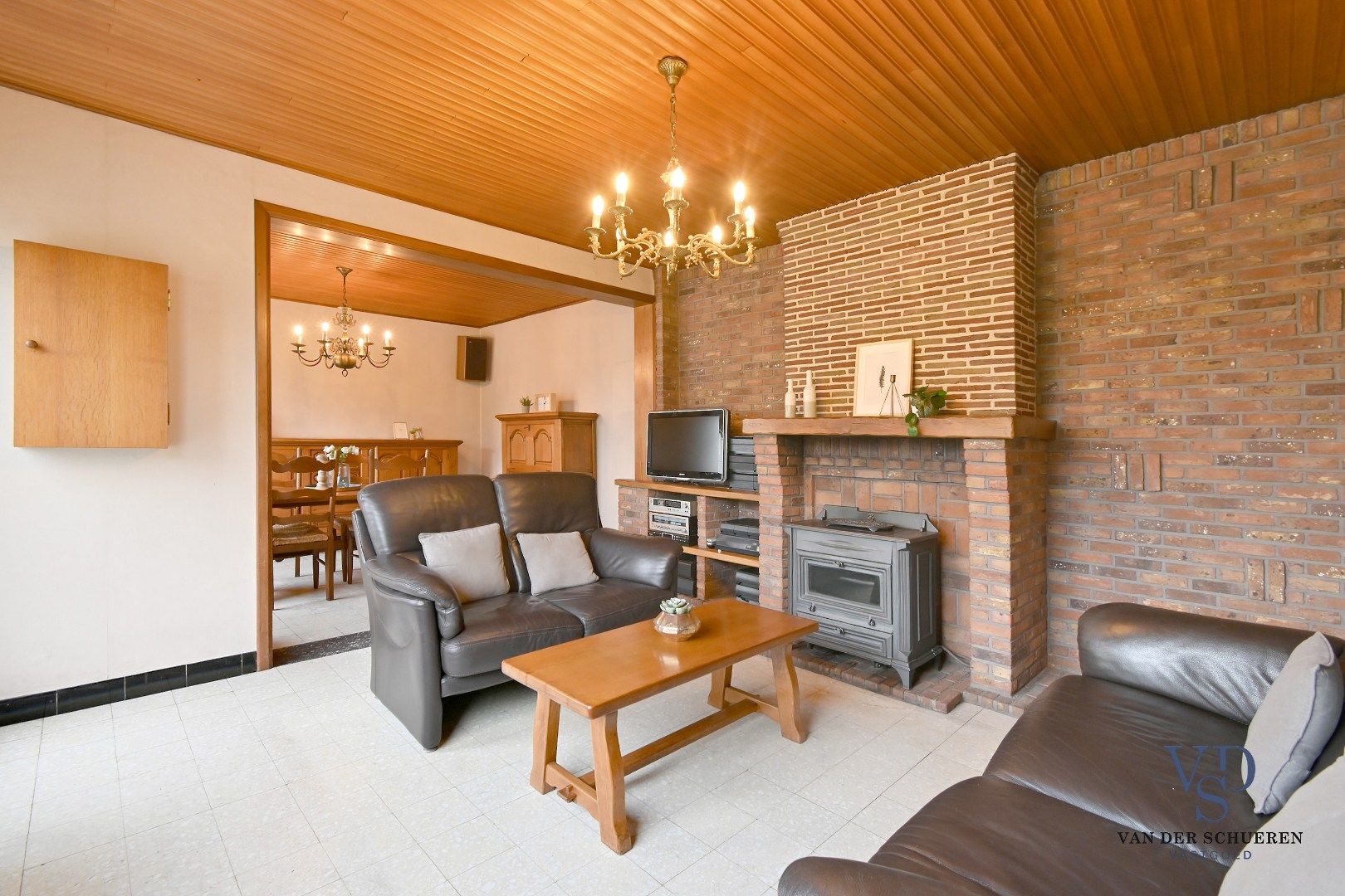 Te renoveren woning met uniek uitzicht op de omliggende akkers foto 3