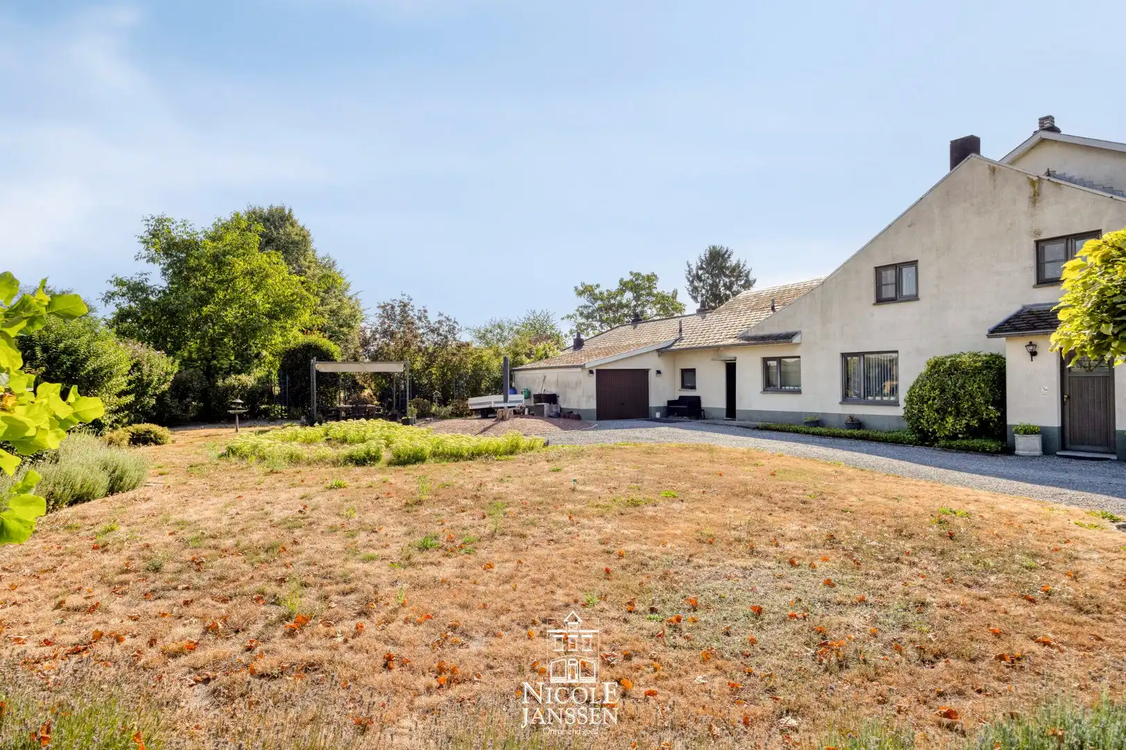Ruime woning in landelijke omgeving foto 38