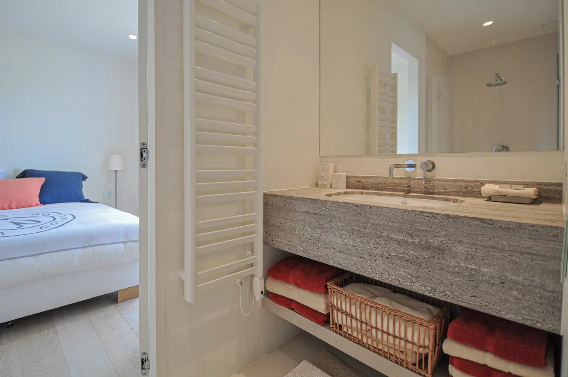 Subliem hoekappartement met ruime terrassen gelegen in het prestigieuze domein Tennis Garden. foto 35