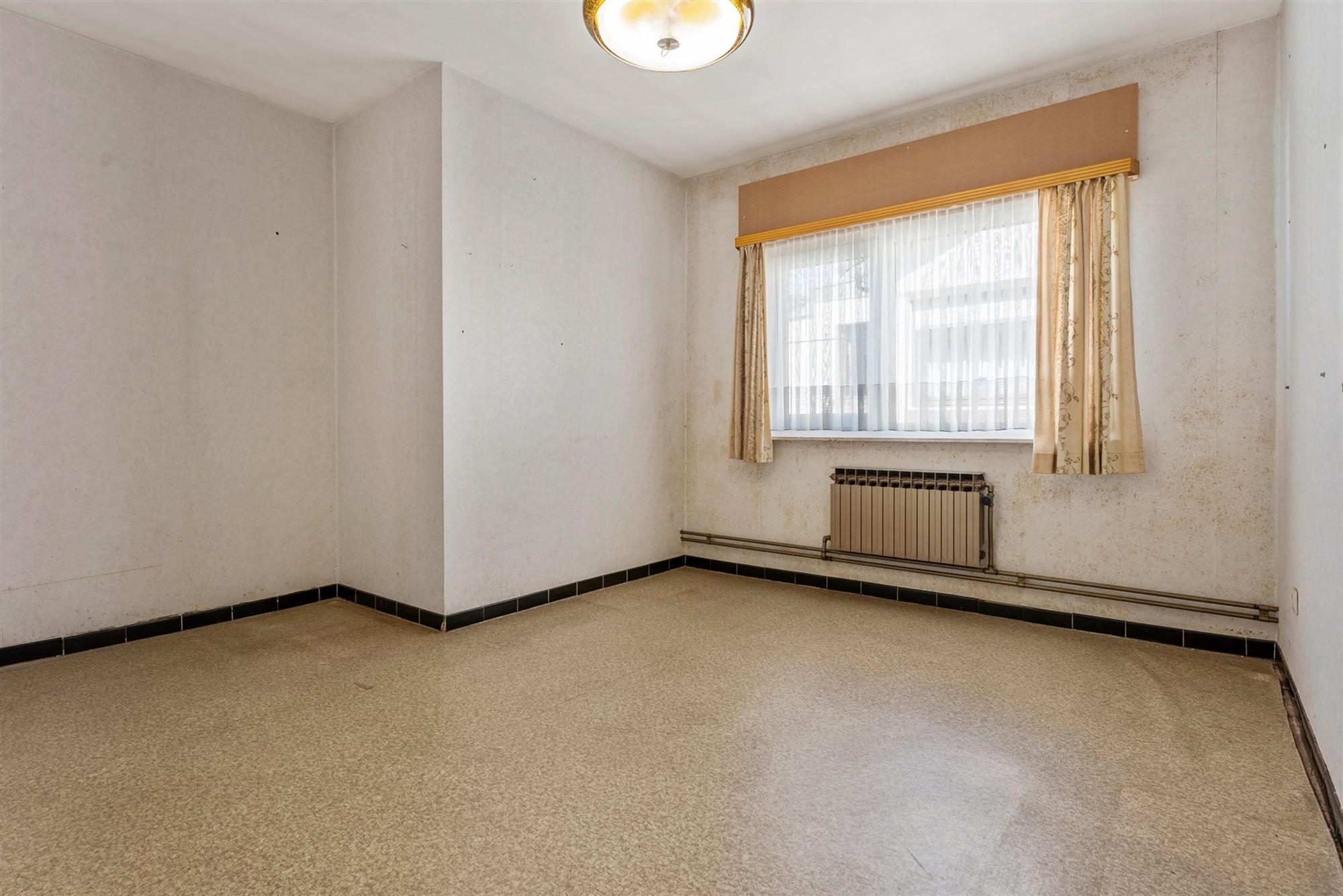 GOED ONDERHOUDEN GELIJKVLOERSE WONING MET 3 SLAAPKAMERS RUSTIG GELEGEN TE STAL foto 22