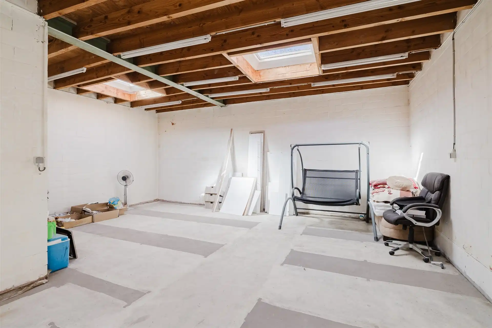 Handelspand op topligging in centrum Wetteren foto 11