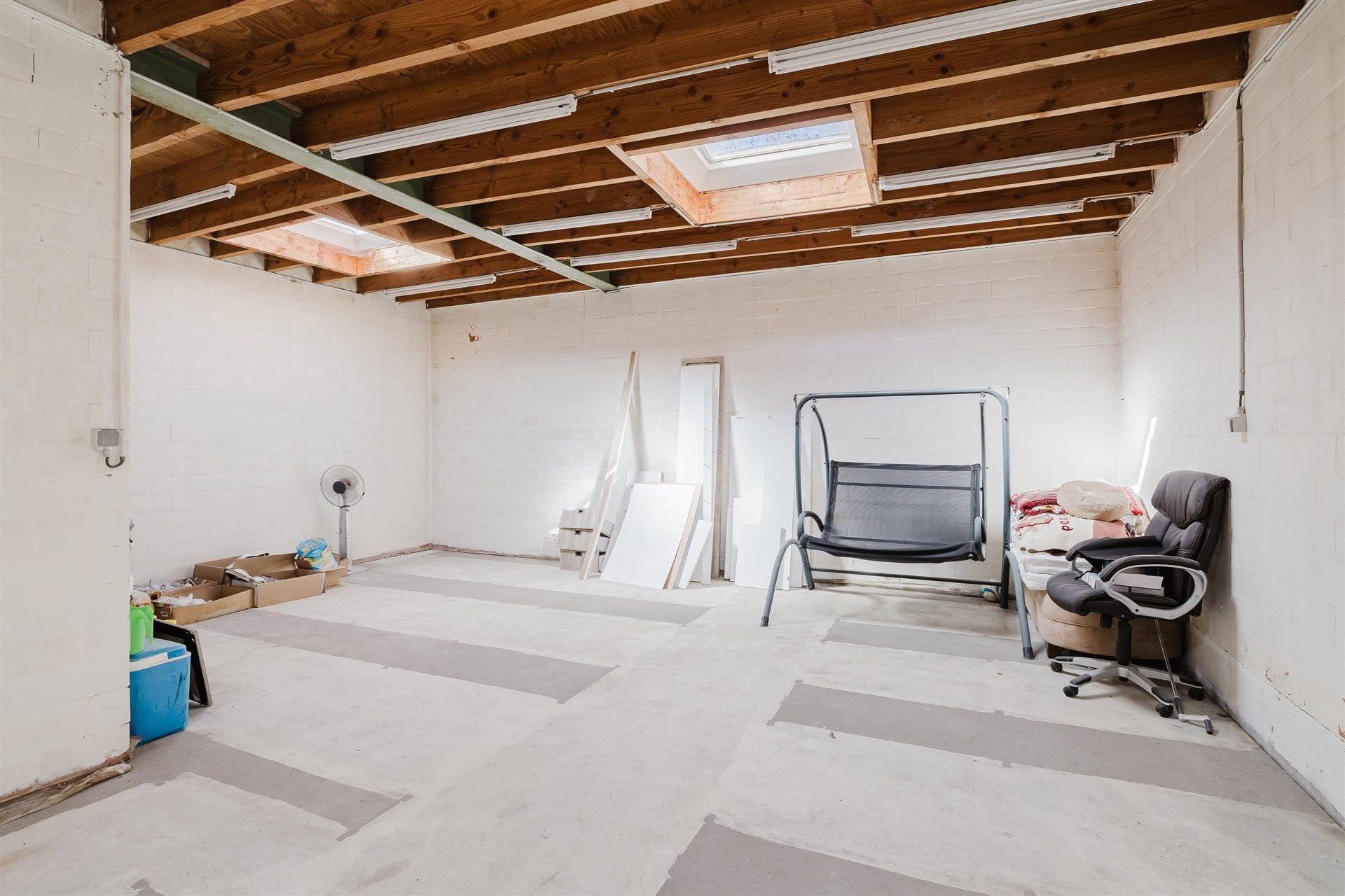 Handelspand op topligging in centrum Wetteren foto 11