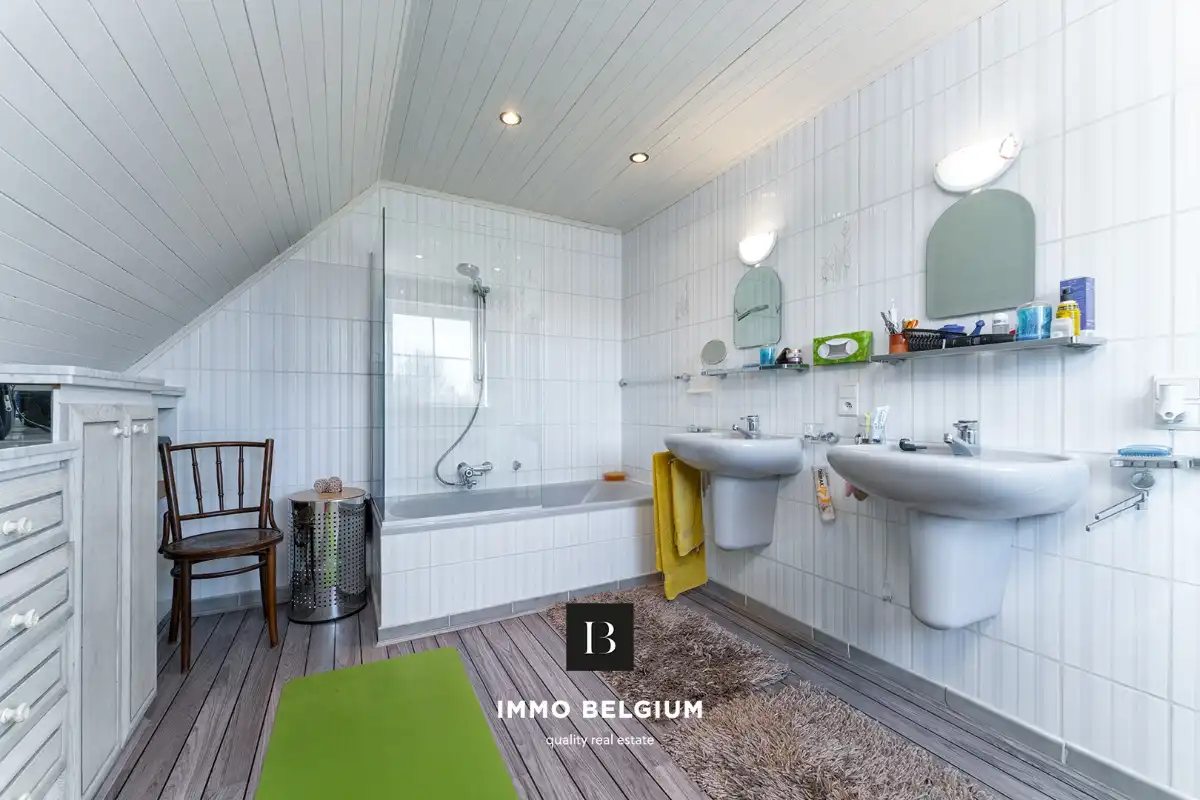 Prachtige woning op ruim perceel met bijgebouw foto 18