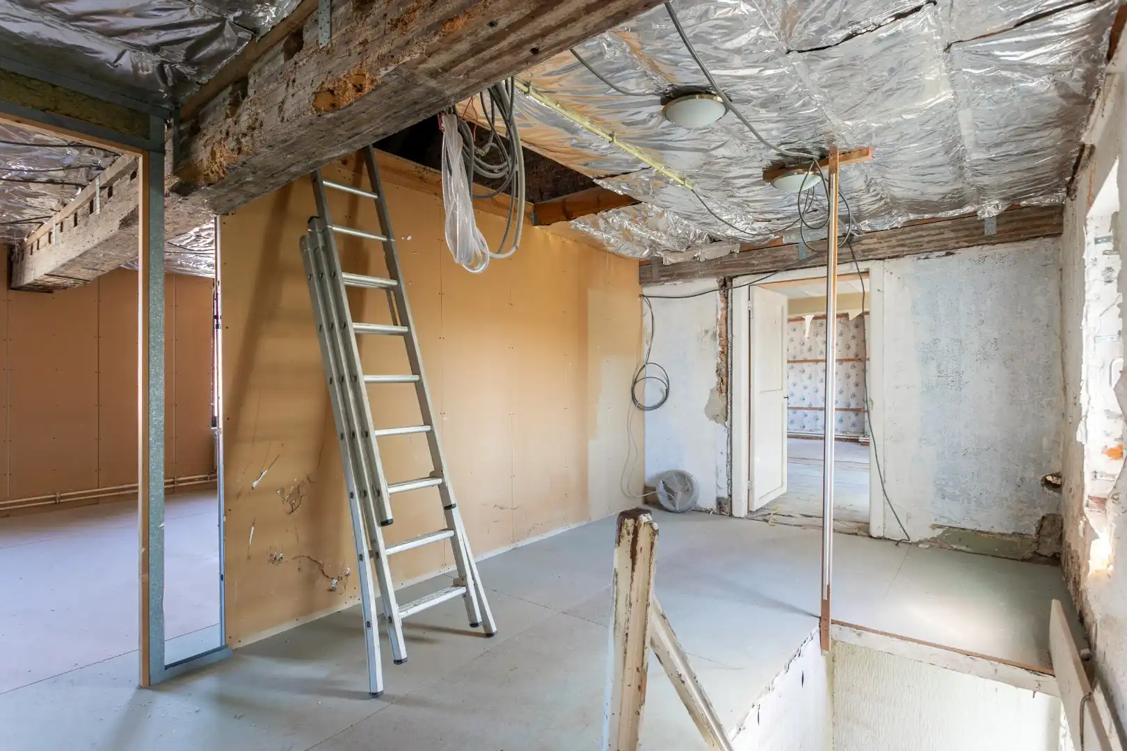 Te renoveren eigendom (317 m²) met veel potentieel, ruime tuin (6a 42ca) en dubbele achterliggende carport met toegang tot de achterliggende straat in Kester foto 16