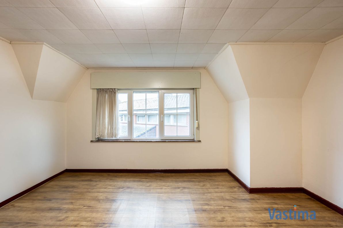 Te renoveren, halfopen woning met zuid gerichte tuin foto 16