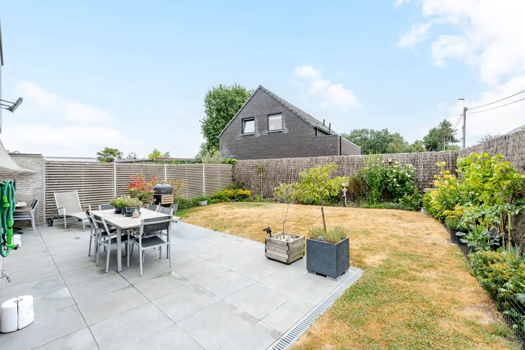 Gezellige recente halfopen bebouwing met tuin en staanplaatsen foto 24