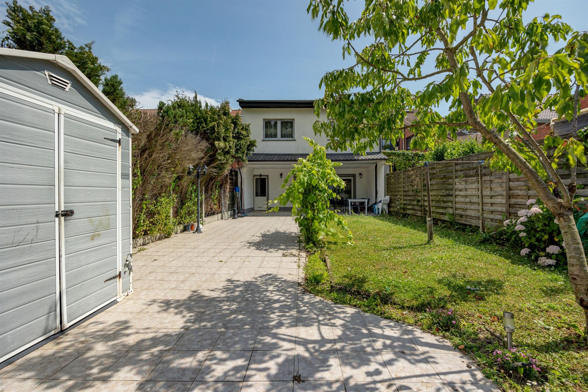 Instapklare woning met 6 slaapkamers en ruim aangelegde tuin foto 19