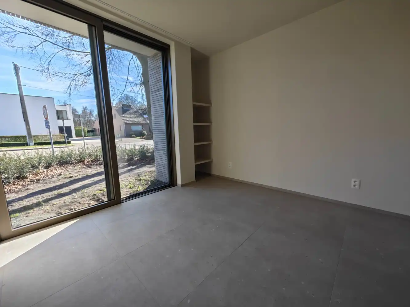 High-end nieuwbouw-appartement met ruim terras, privétuintje, parking en ruime buitenberging foto 13