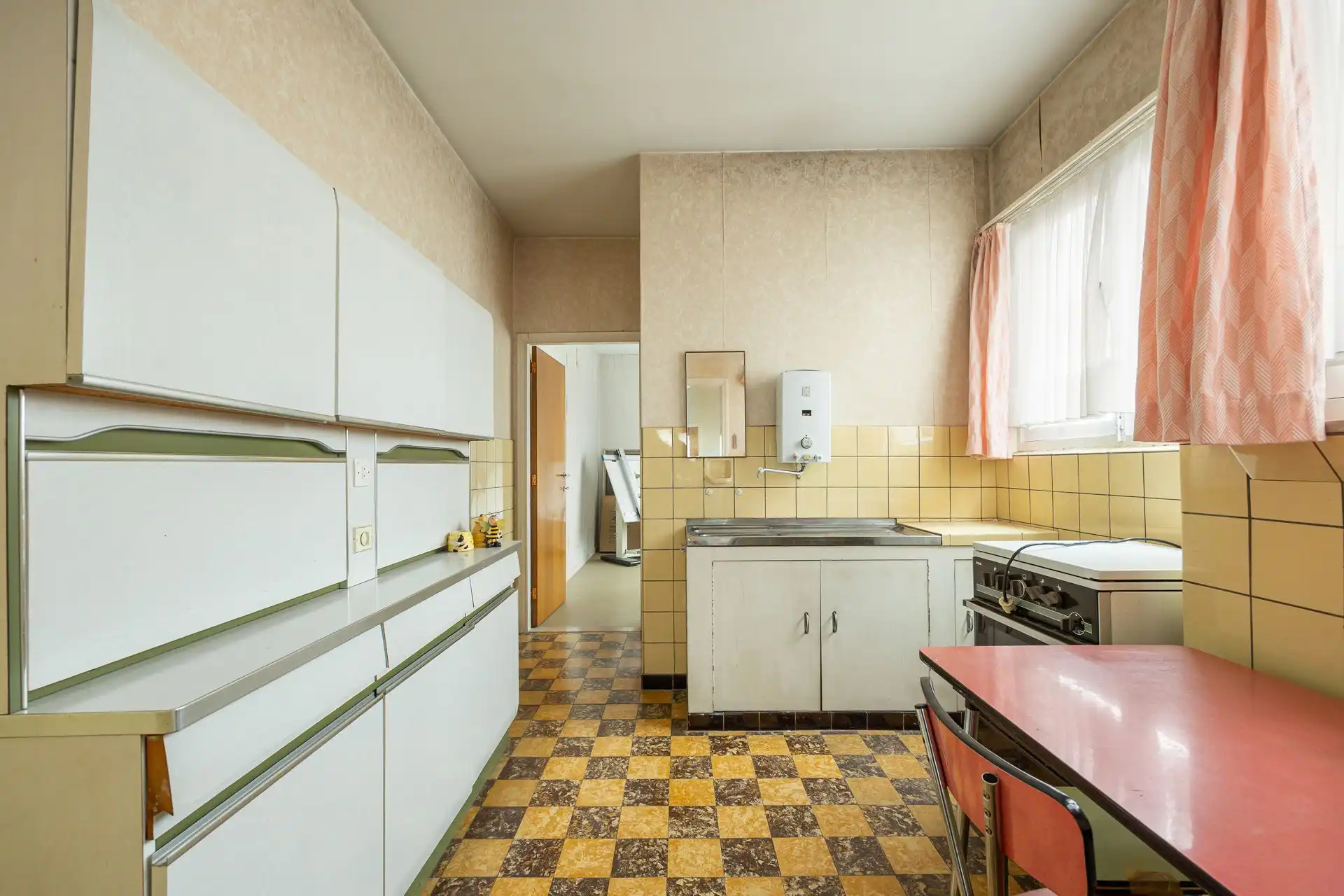 Te renoveren woning met potentieel in de Letterkundestraat! foto 34