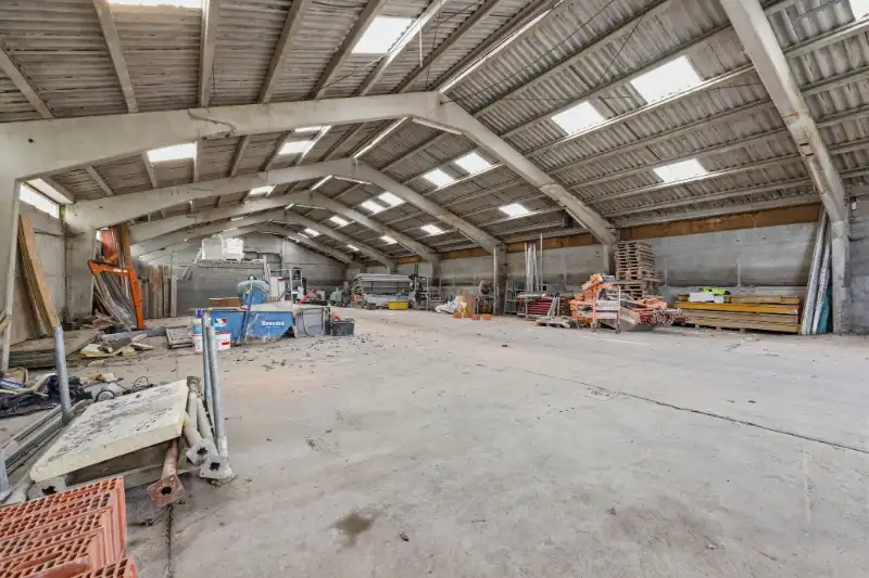 Villa met loods foto 22